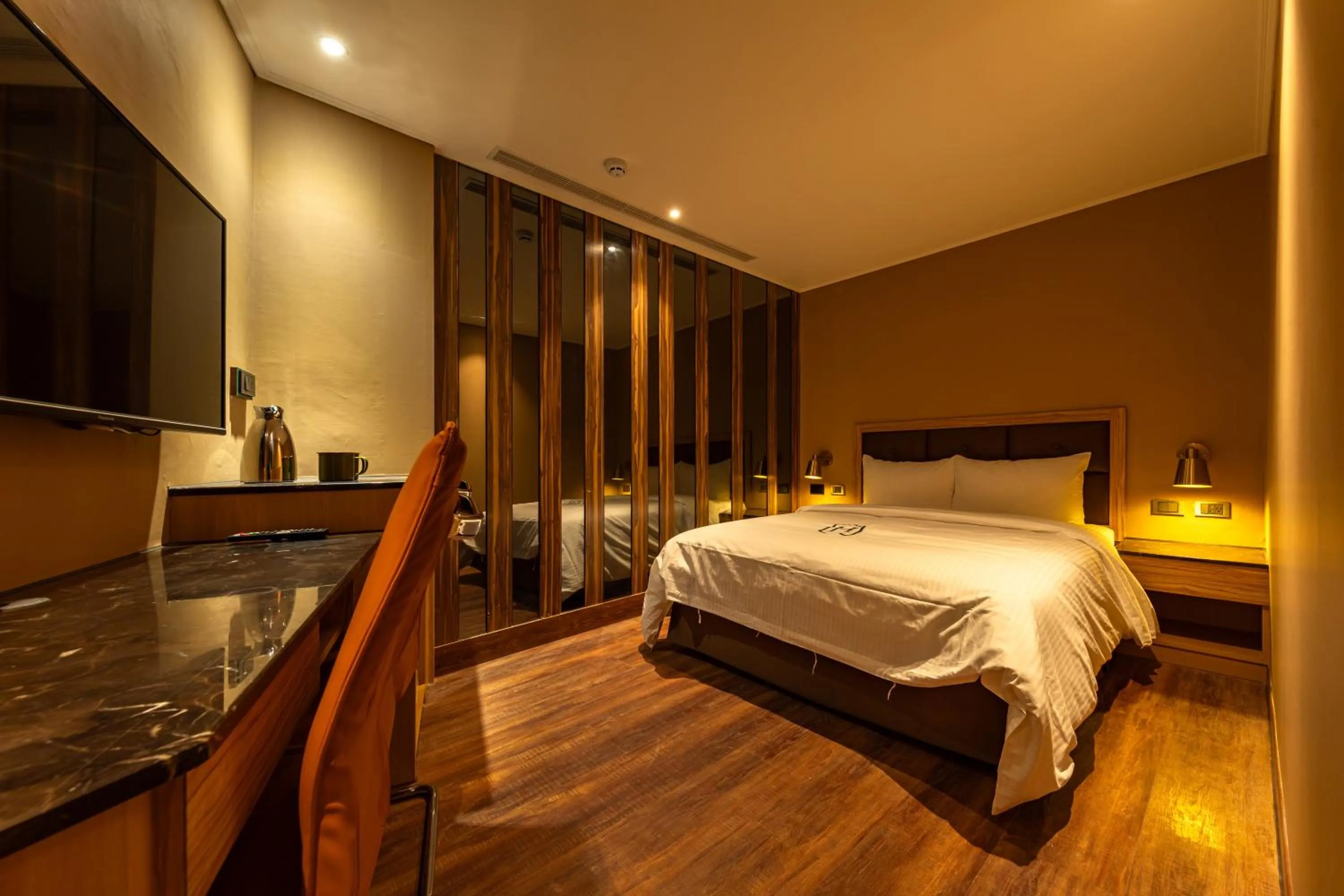 Bed in 露夏旅社 l 納康商旅 l 智能入住 l 鄰近花園夜市