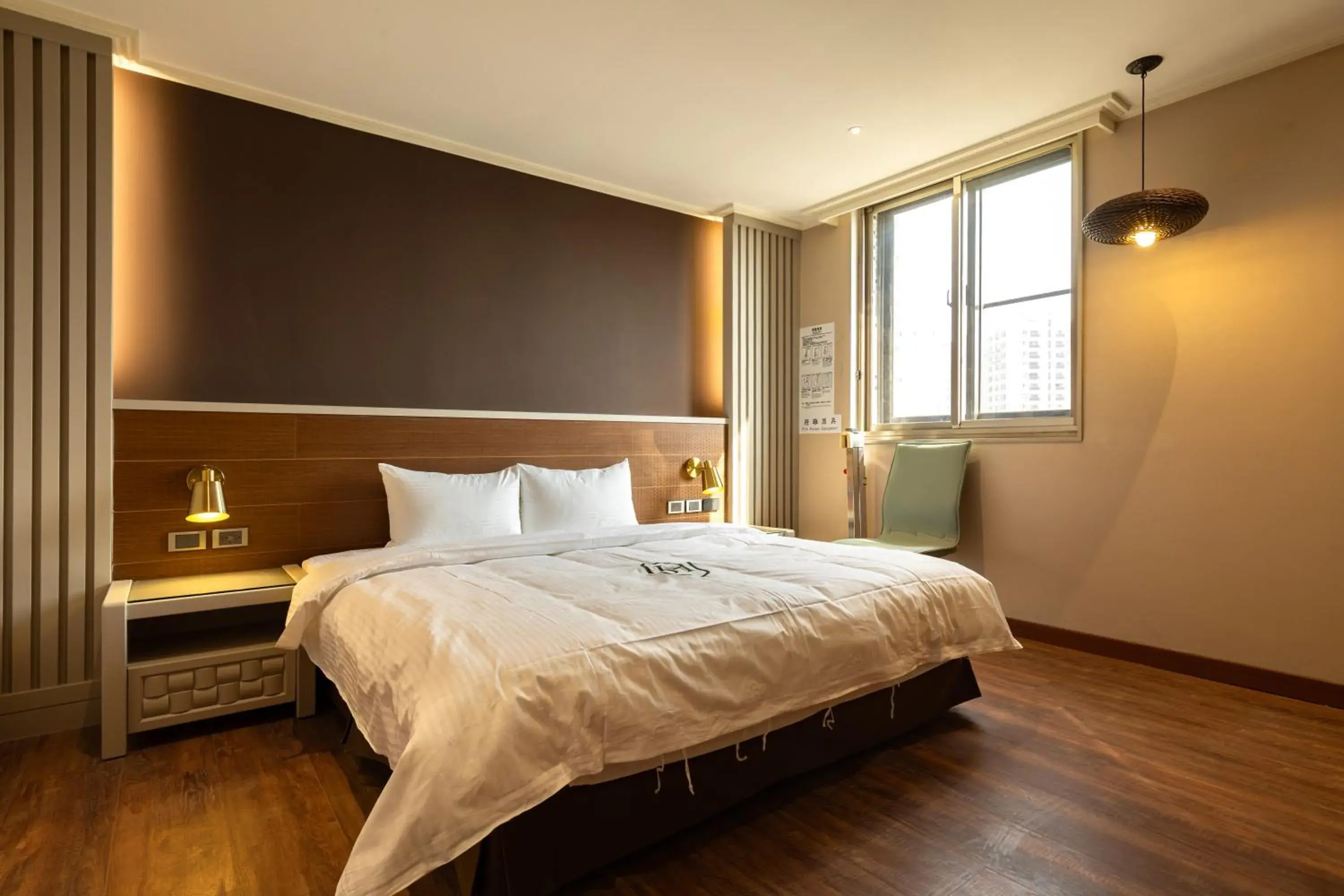 Deluxe Queen Room in 露夏旅社 l 納康商旅 l 智能入住 l 鄰近花園夜市 Deluxe Queen Room in 露夏旅社 l 納康商旅 l 智能入住 l 鄰近花園夜市