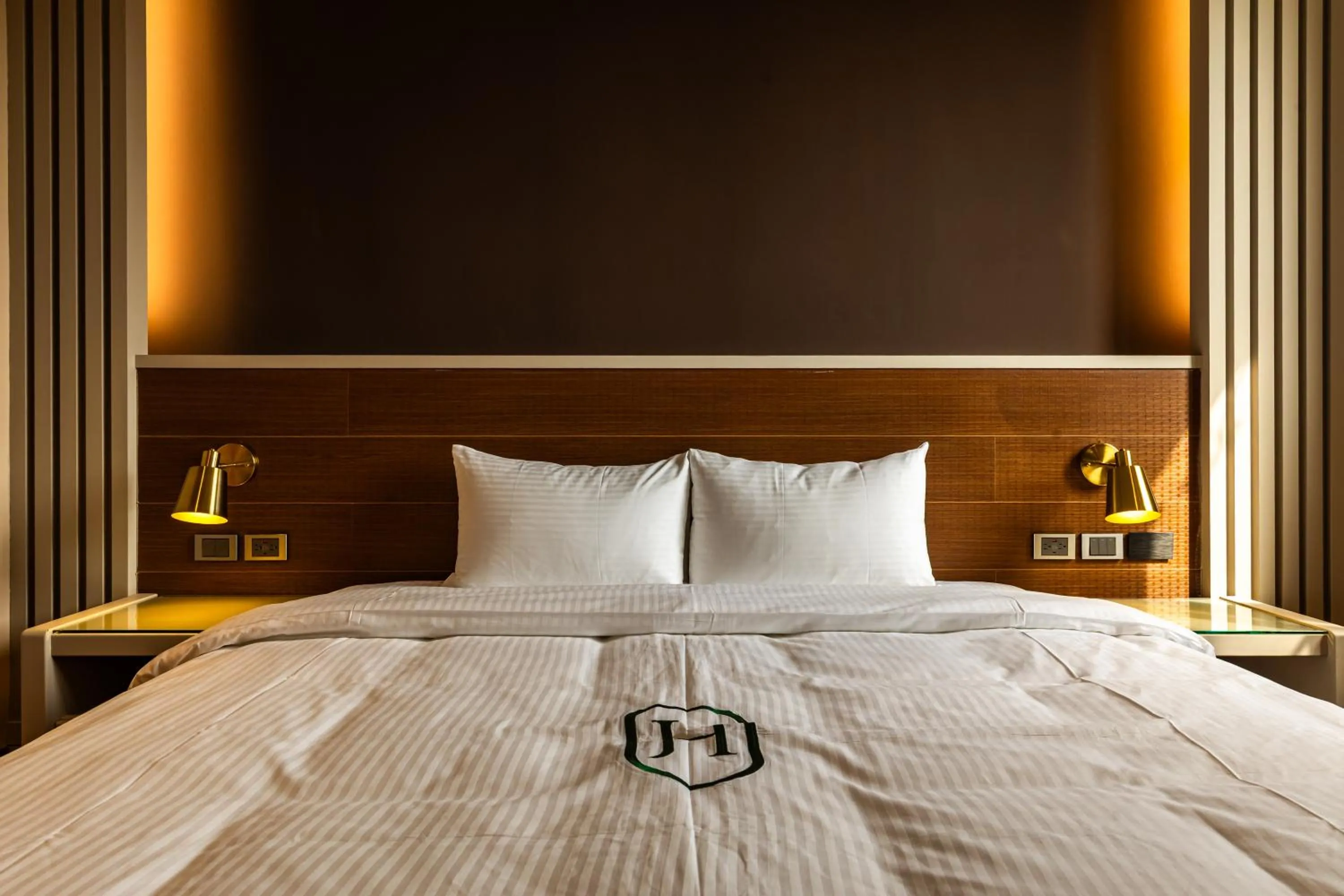 Bed in 露夏旅社 l 納康商旅 l 智能入住 l 鄰近花園夜市