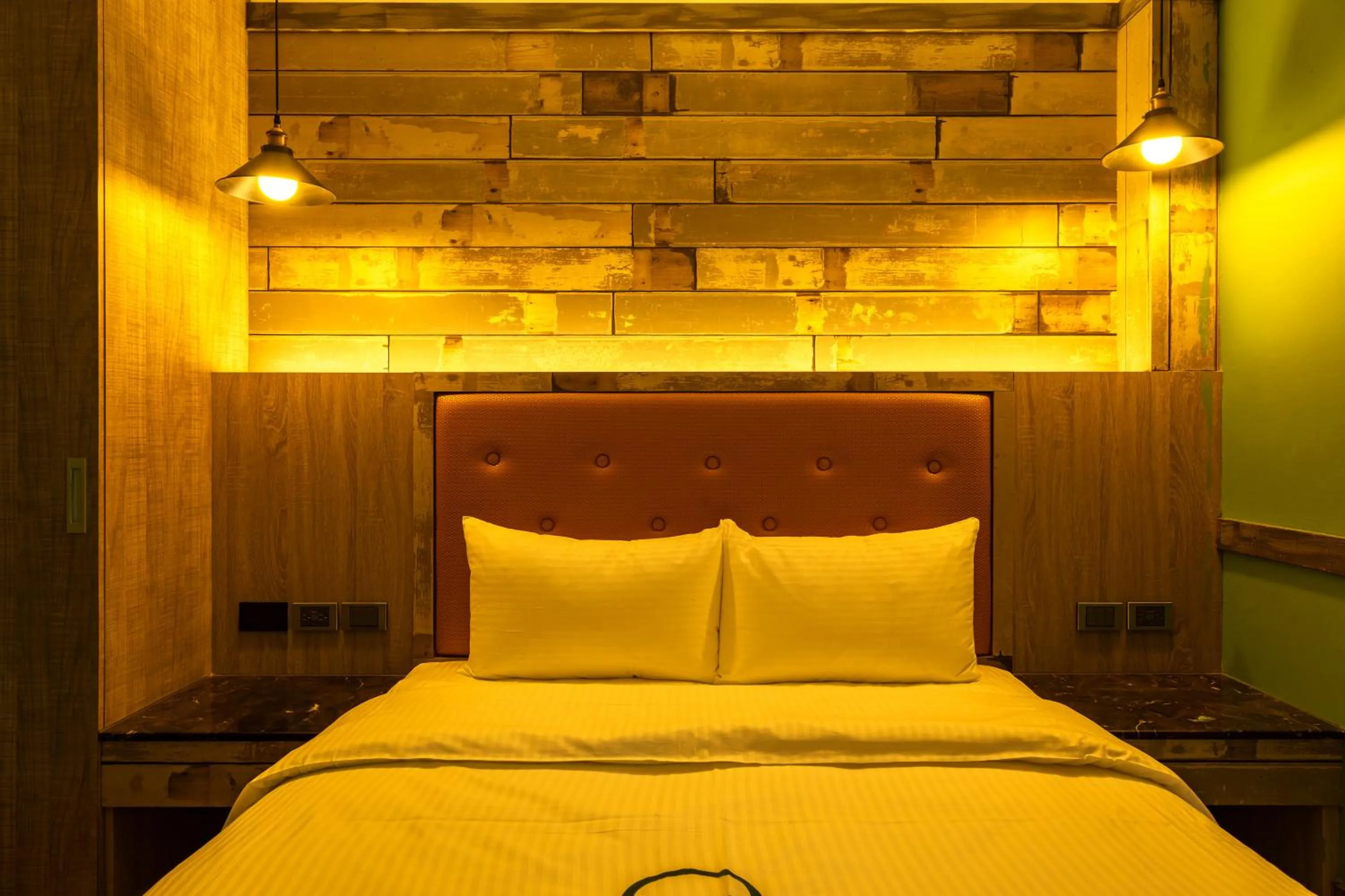 Bed in 露夏旅社 l 納康商旅 l 智能入住 l 鄰近花園夜市