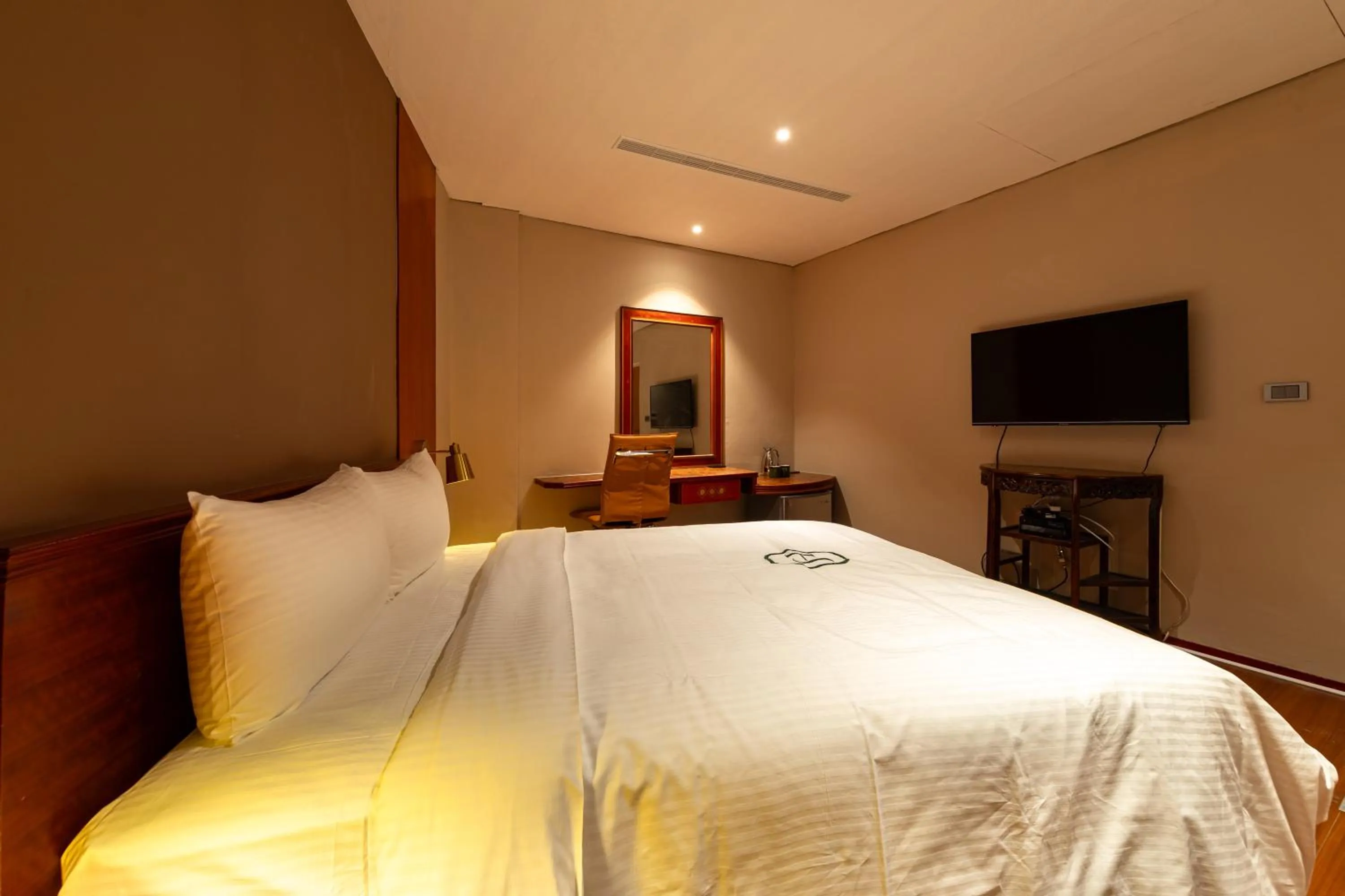 Bed in 露夏旅社 l 納康商旅 l 智能入住 l 鄰近花園夜市