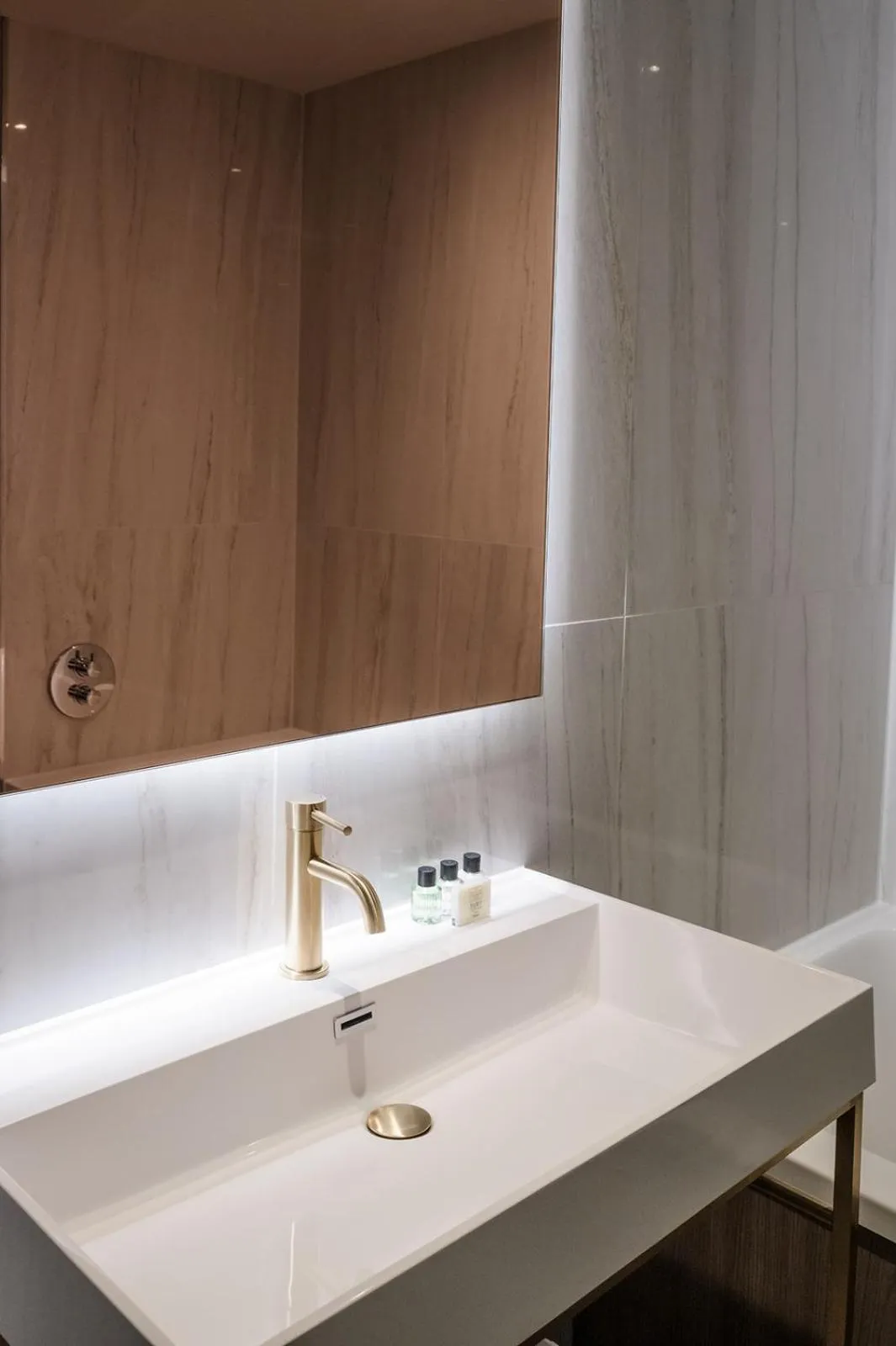 Bathroom in Radstone Hotel