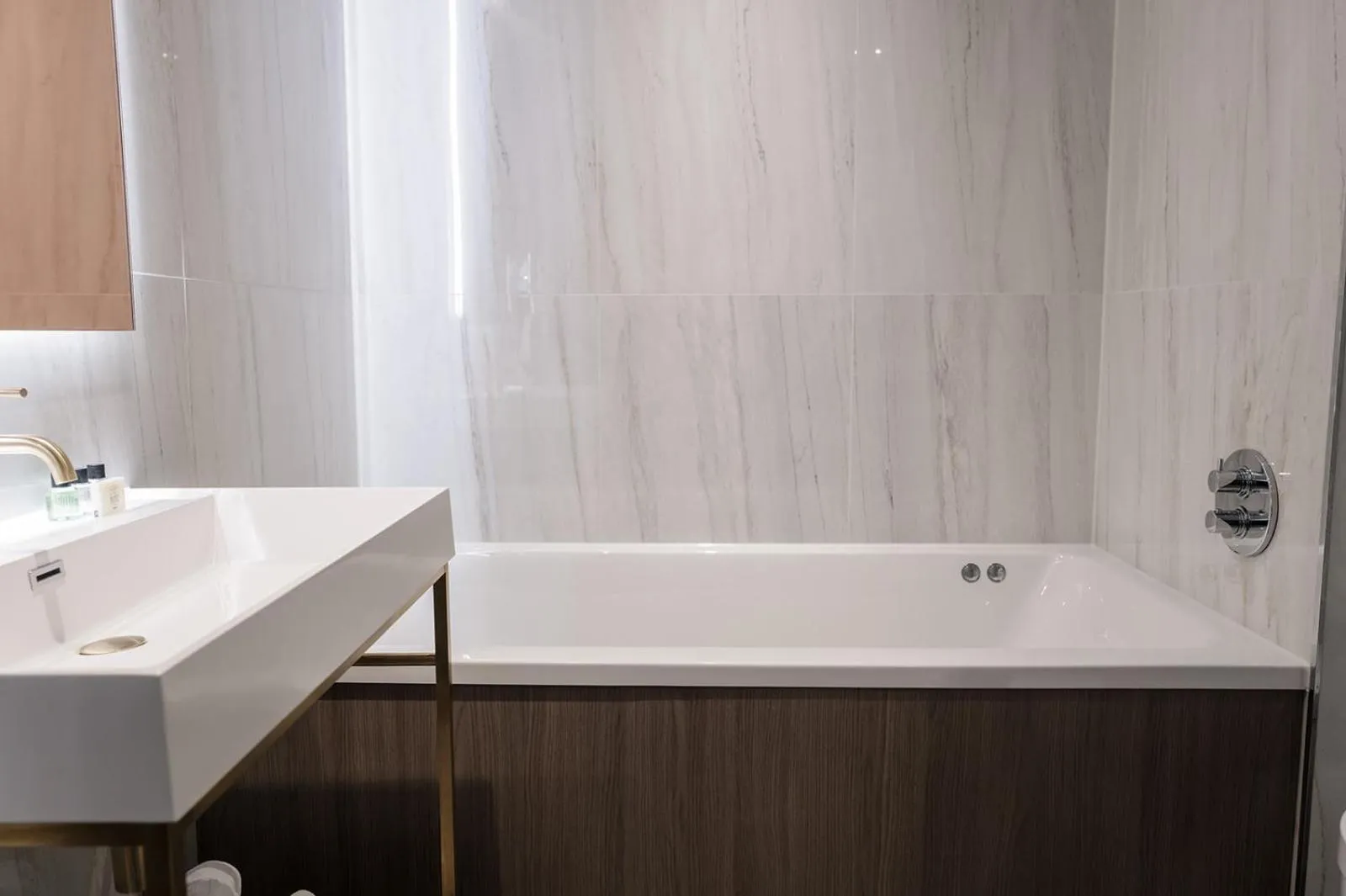 Bathroom in Radstone Hotel