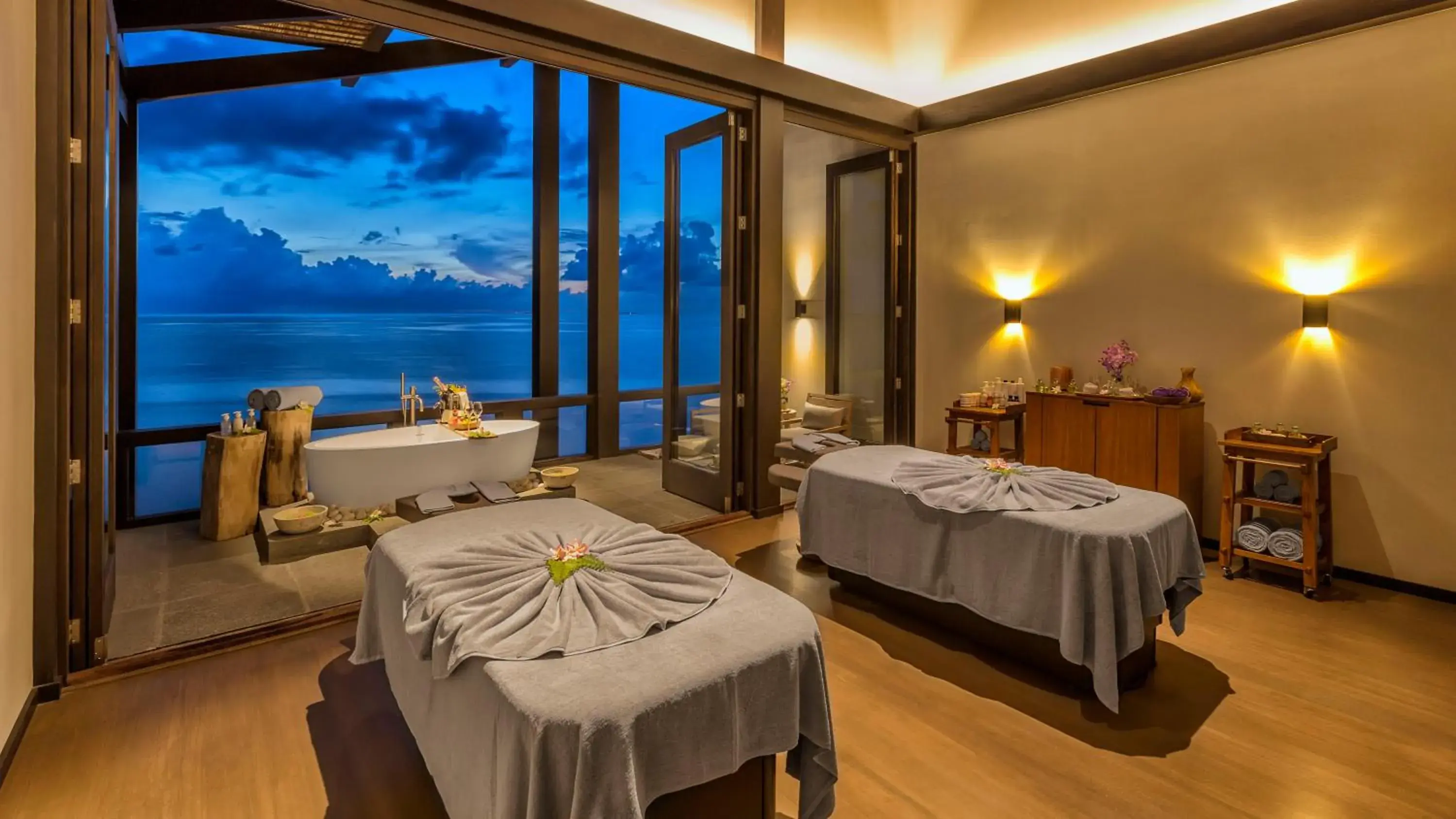 Spa and wellness centre/facilities, Bed in Kudadoo Maldives Private Island – Luxury All inclusive Spa and wellness centre/facilities, Bed in Kudadoo Maldives Private Island – Luxury All inclusive