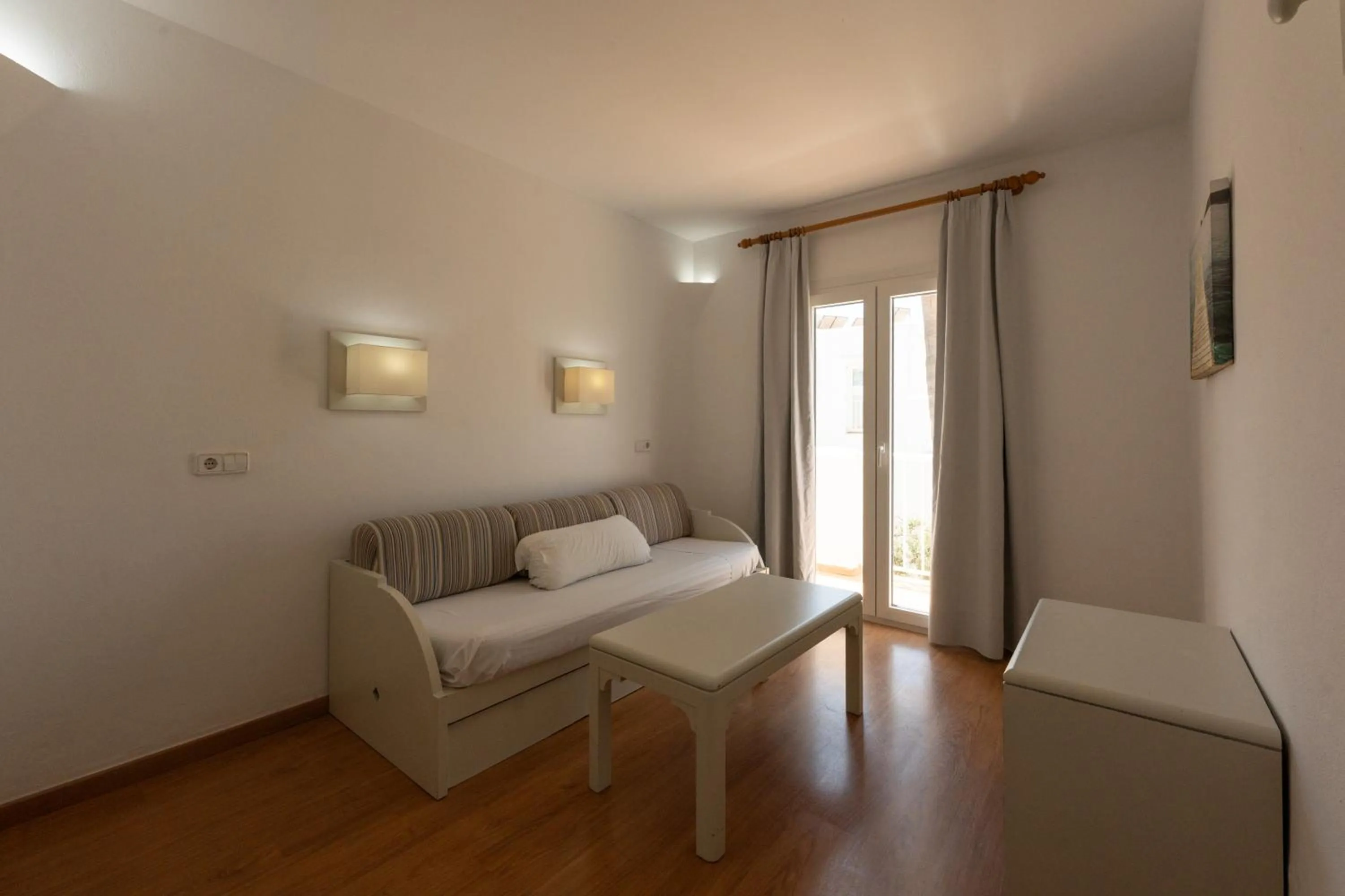 Living room, Bed in Hotel Club Es Talaial