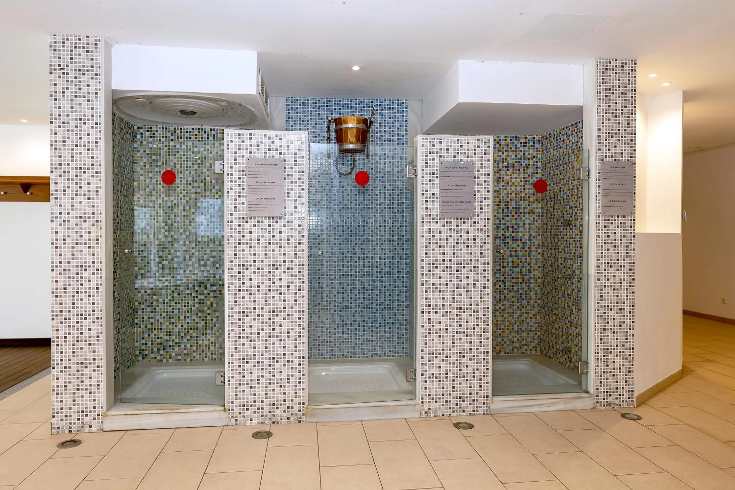 Shower in Hotel Club Es Talaial