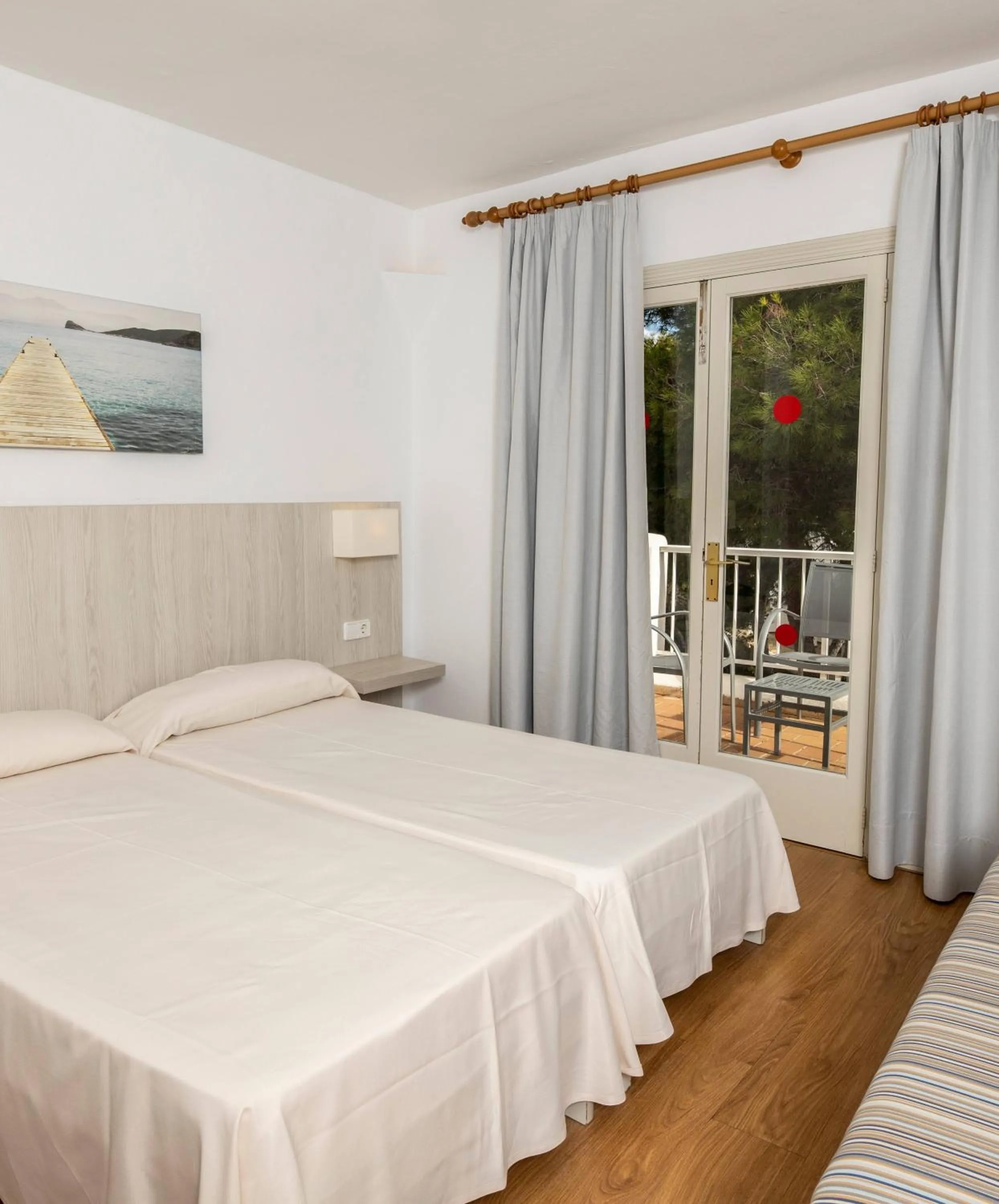 Bed in Hotel Club Es Talaial