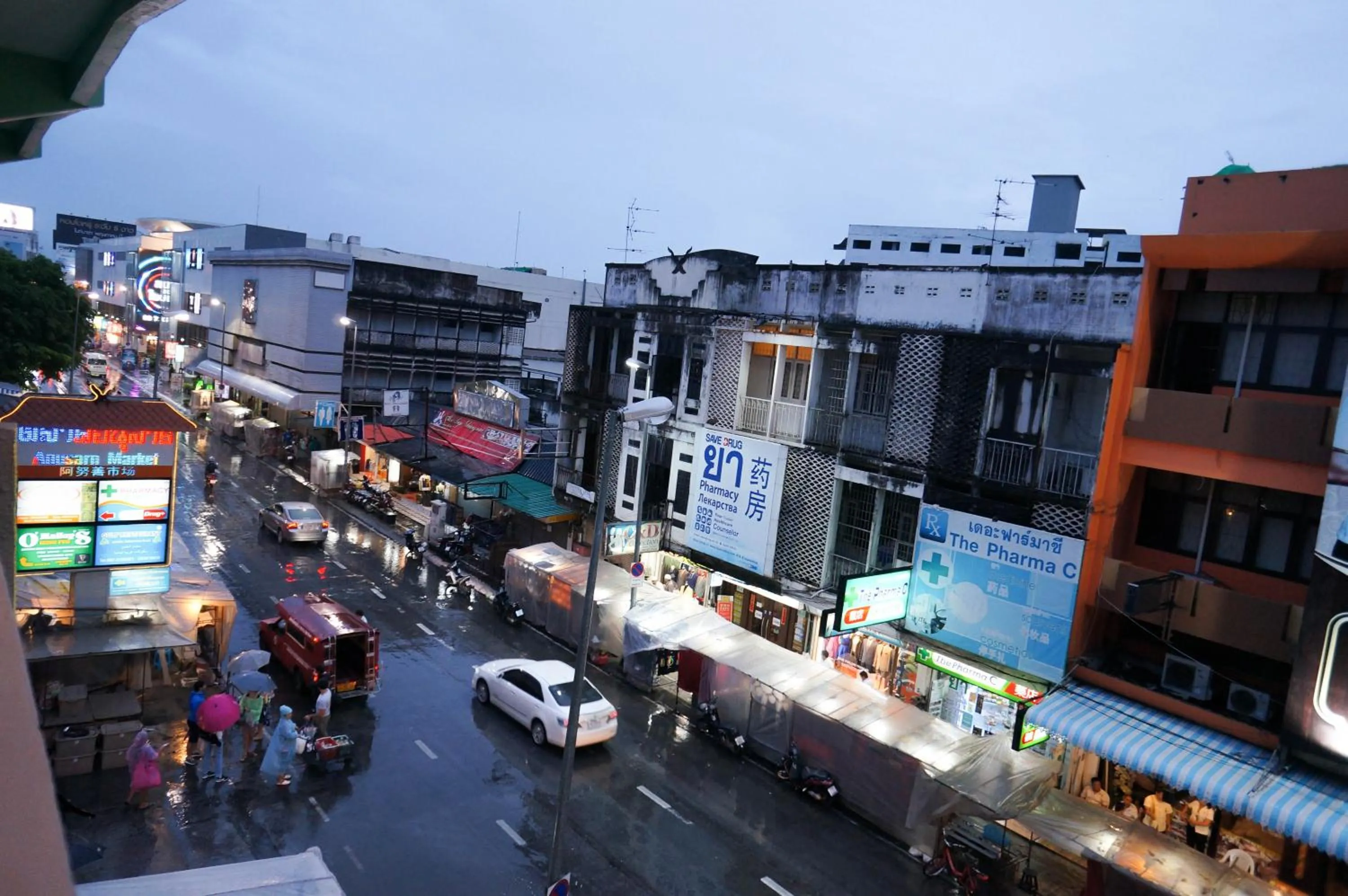 Neighbourhood in Lux Rooms Night Bazaar