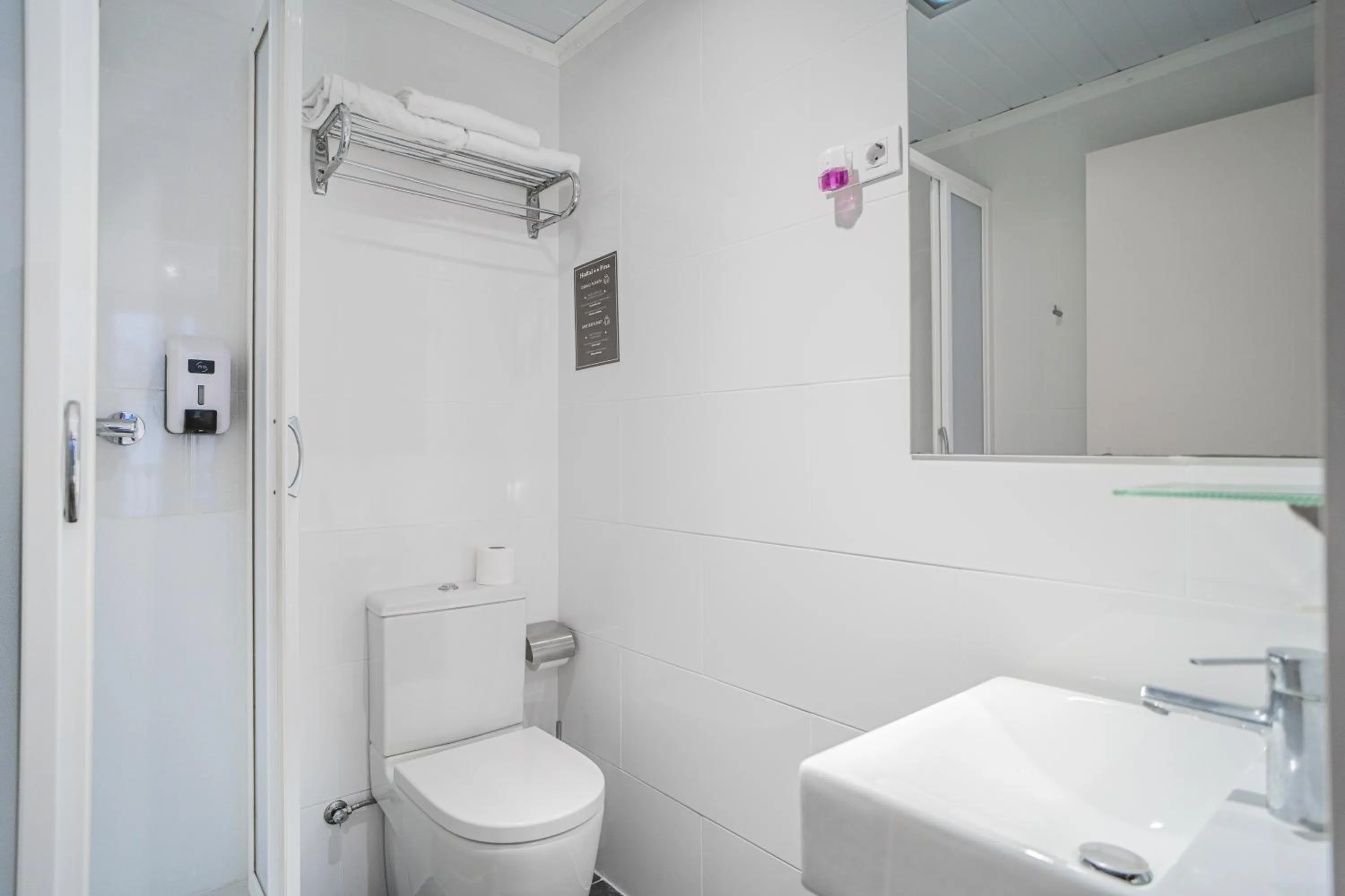 Bathroom in Hostal Fina