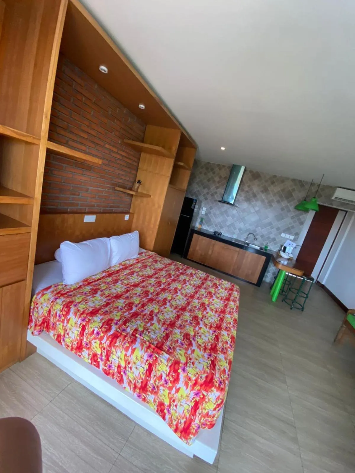 Bed in Kaen Apartments