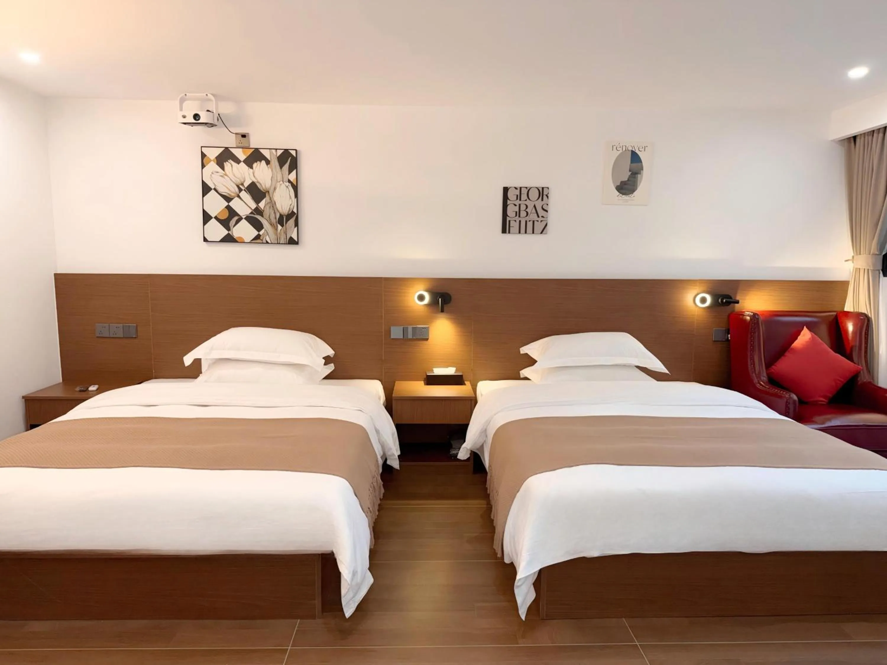Bed in Li River Resort Villa Hotel