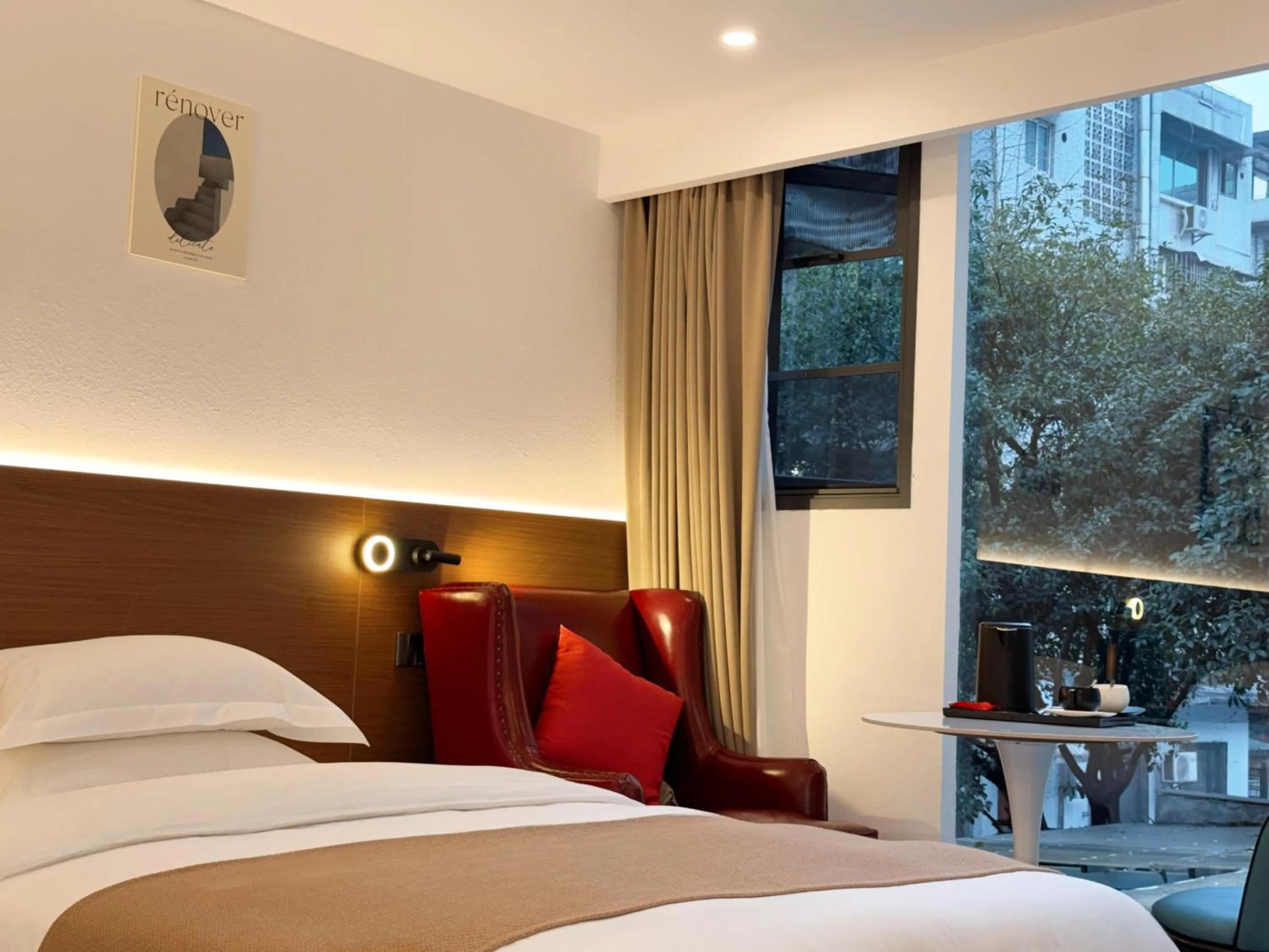 Bed in Li River Resort Villa Hotel