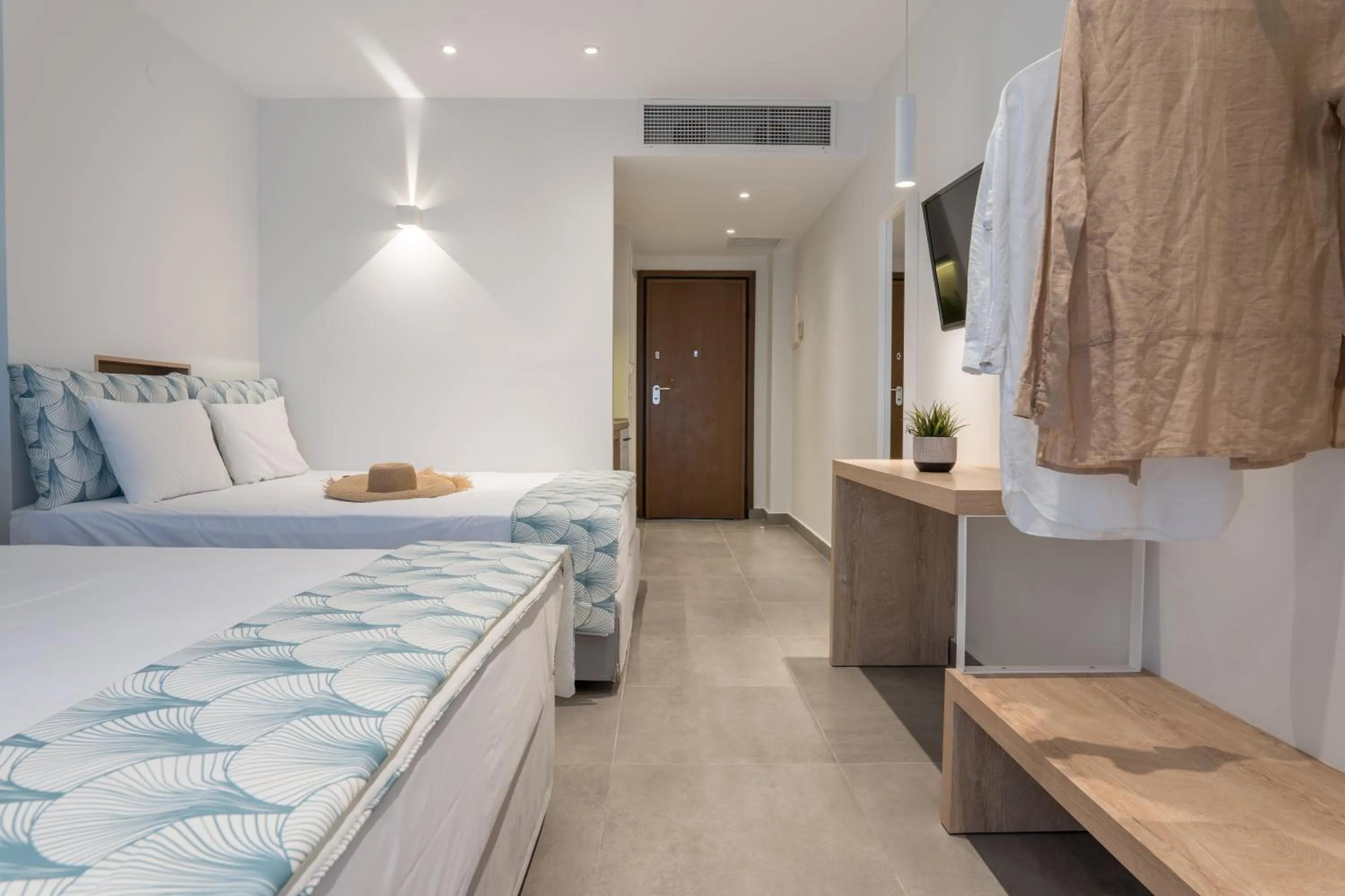 Photo of the whole room, Bed in Mougre studios