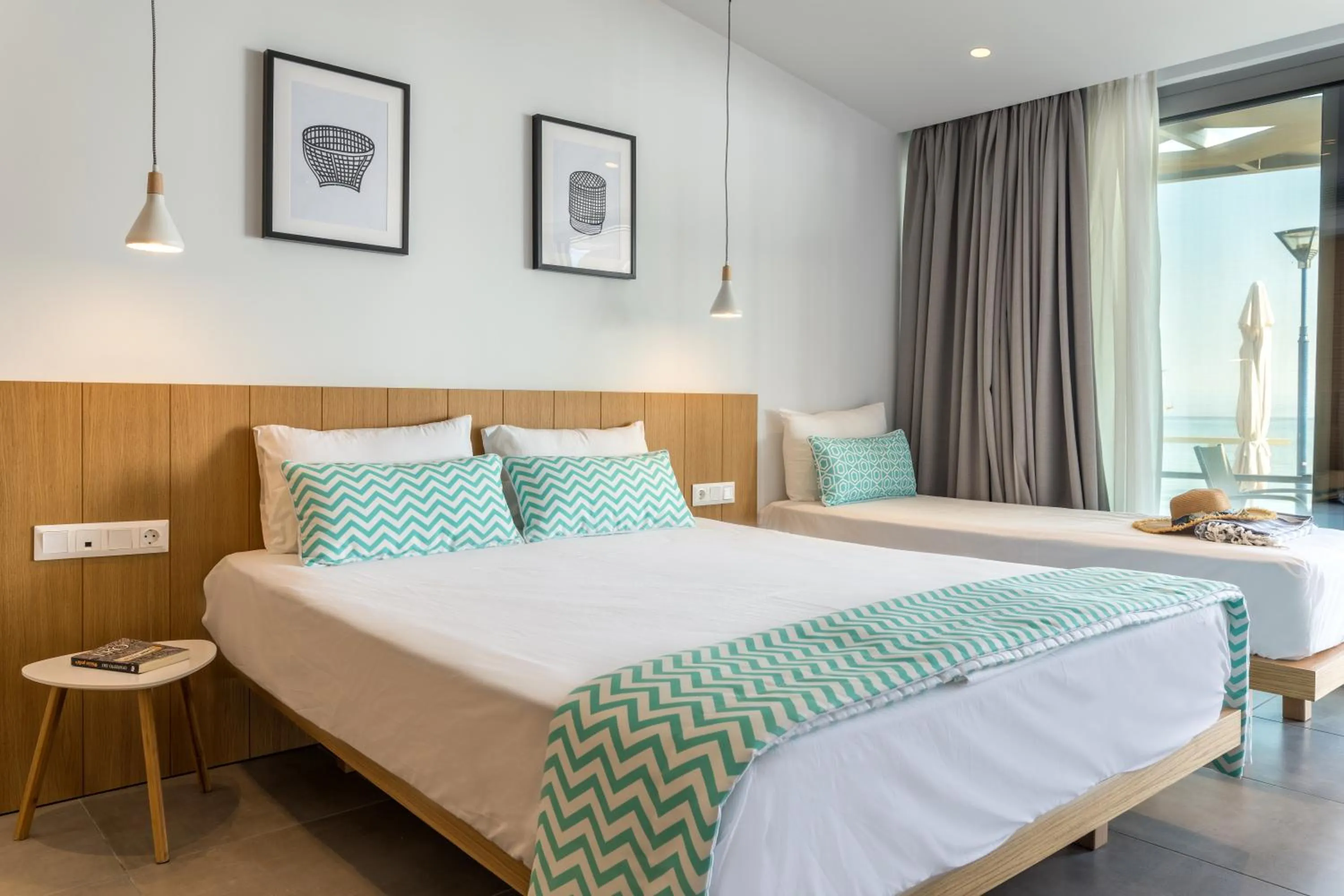 Photo of the whole room, Bed in Mougre studios