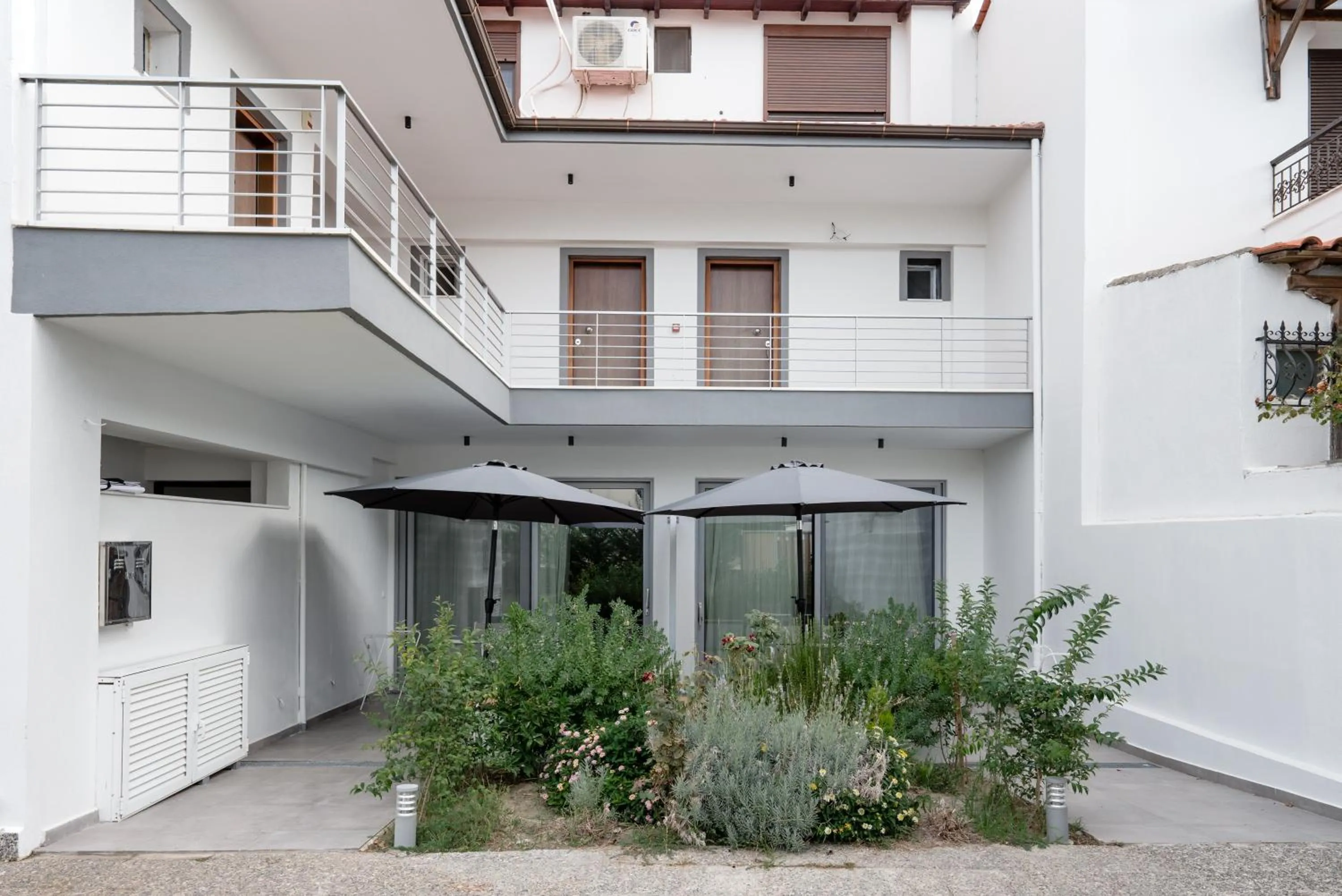 Facade/entrance in Mougre studios