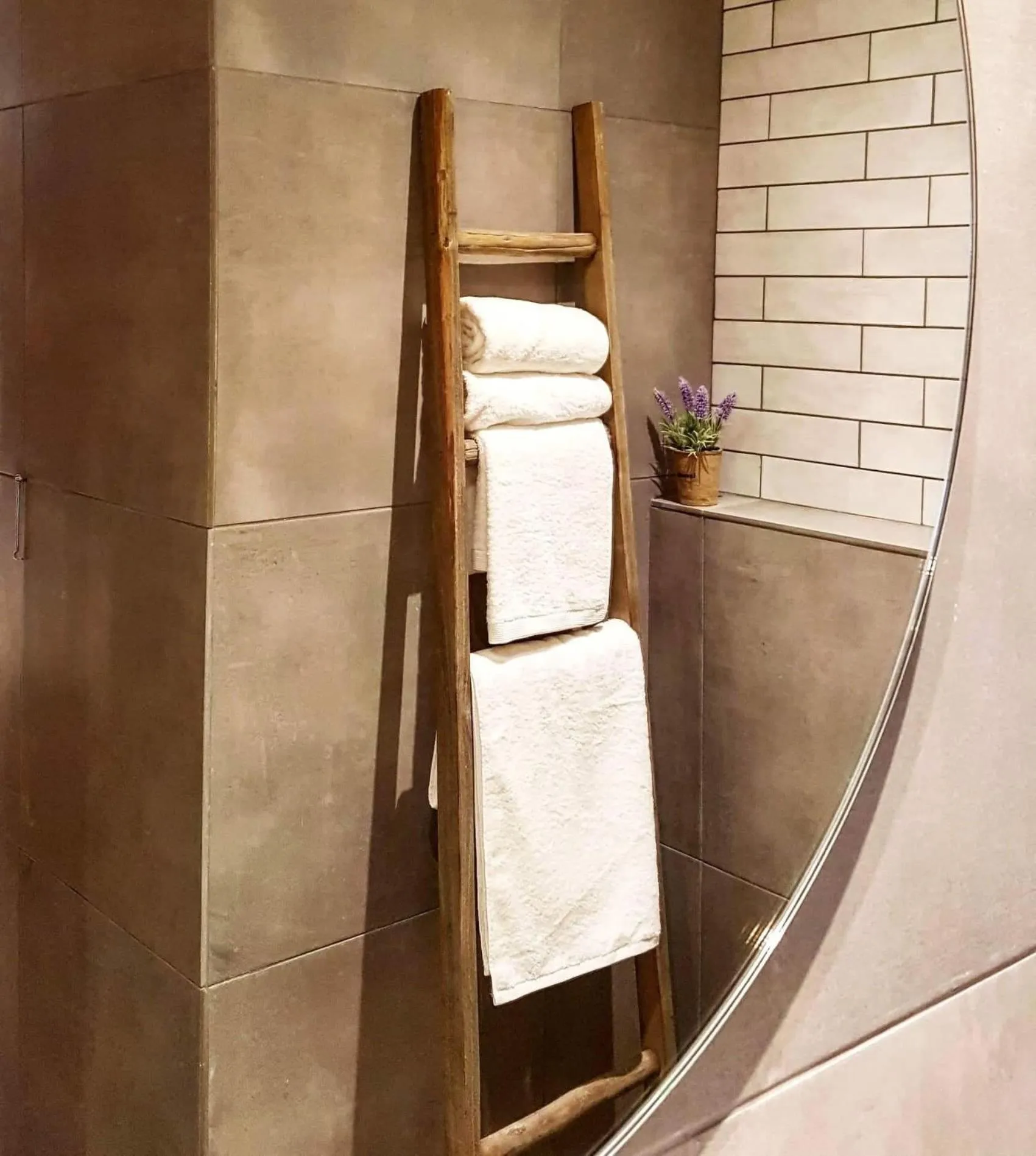 Bathroom in Mougre studios