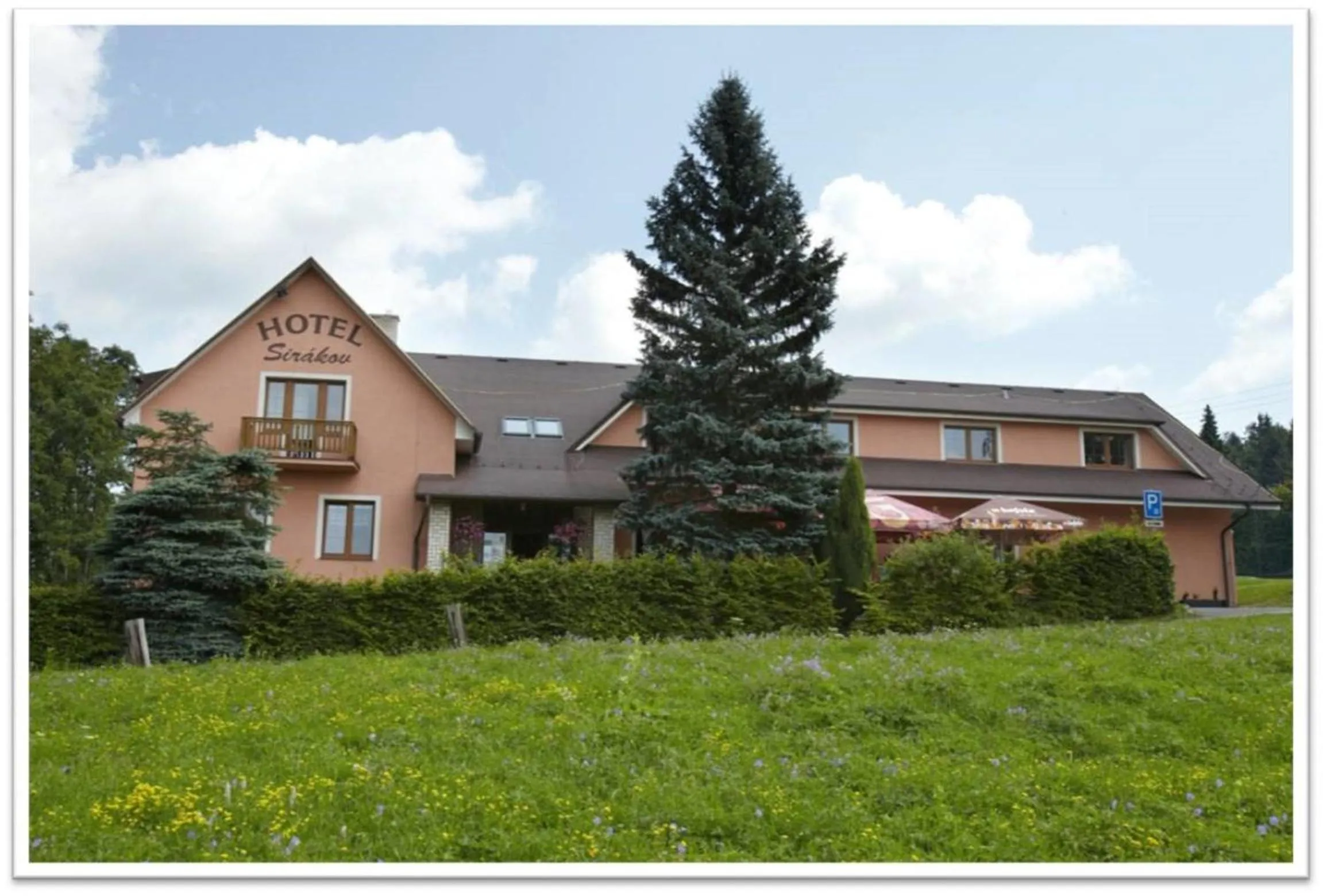 Facade/entrance in Hotel Sirákov
