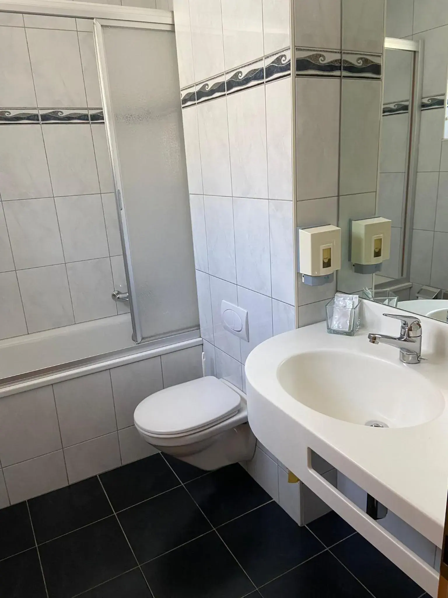 Double Room without Balcony - single occupancy in Hotel Restaurant Rothorn Double Room without Balcony - single occupancy in Hotel Restaurant Rothorn