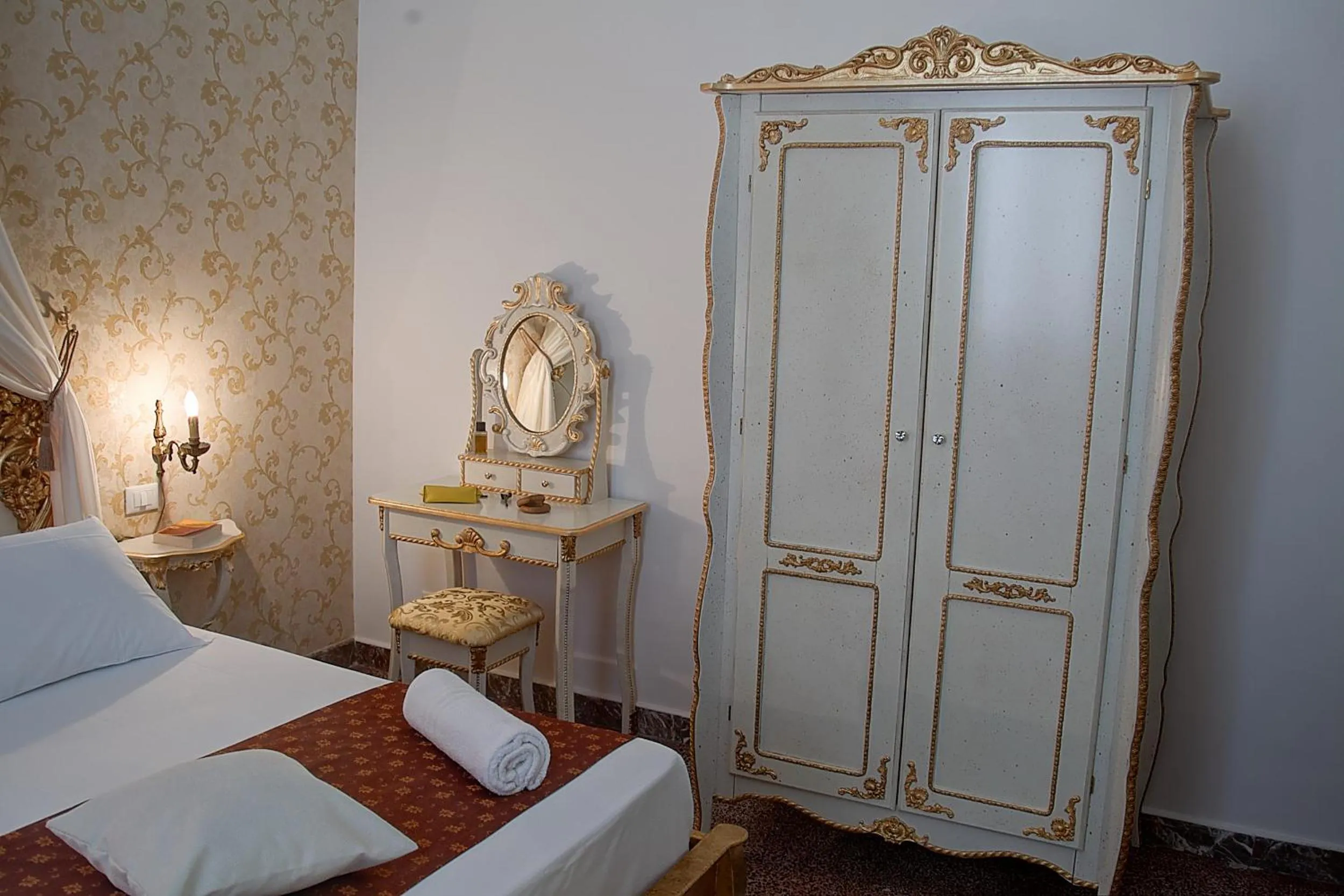 Bed in Palermo Gallery