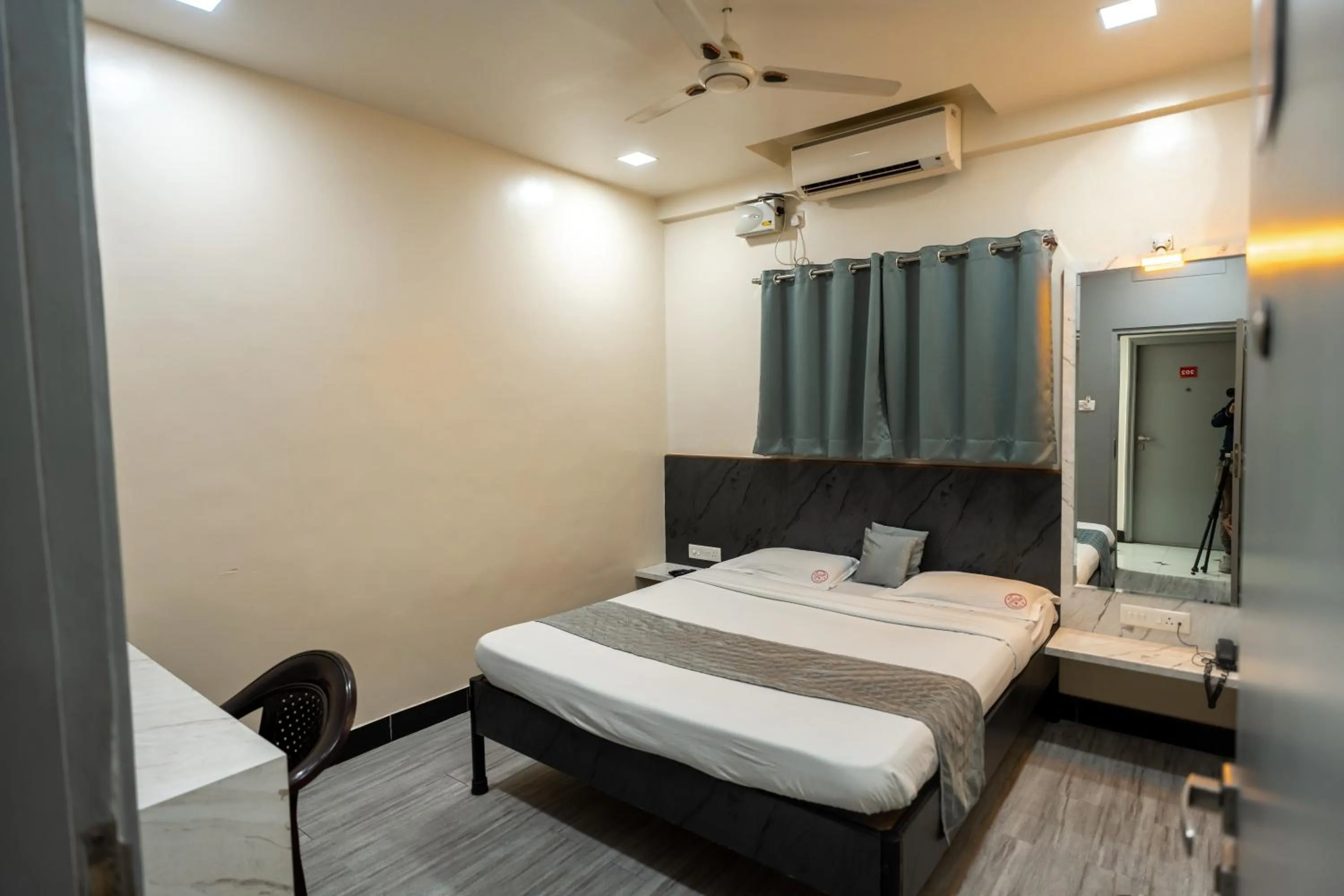 Bed in Hotel Ellora Park