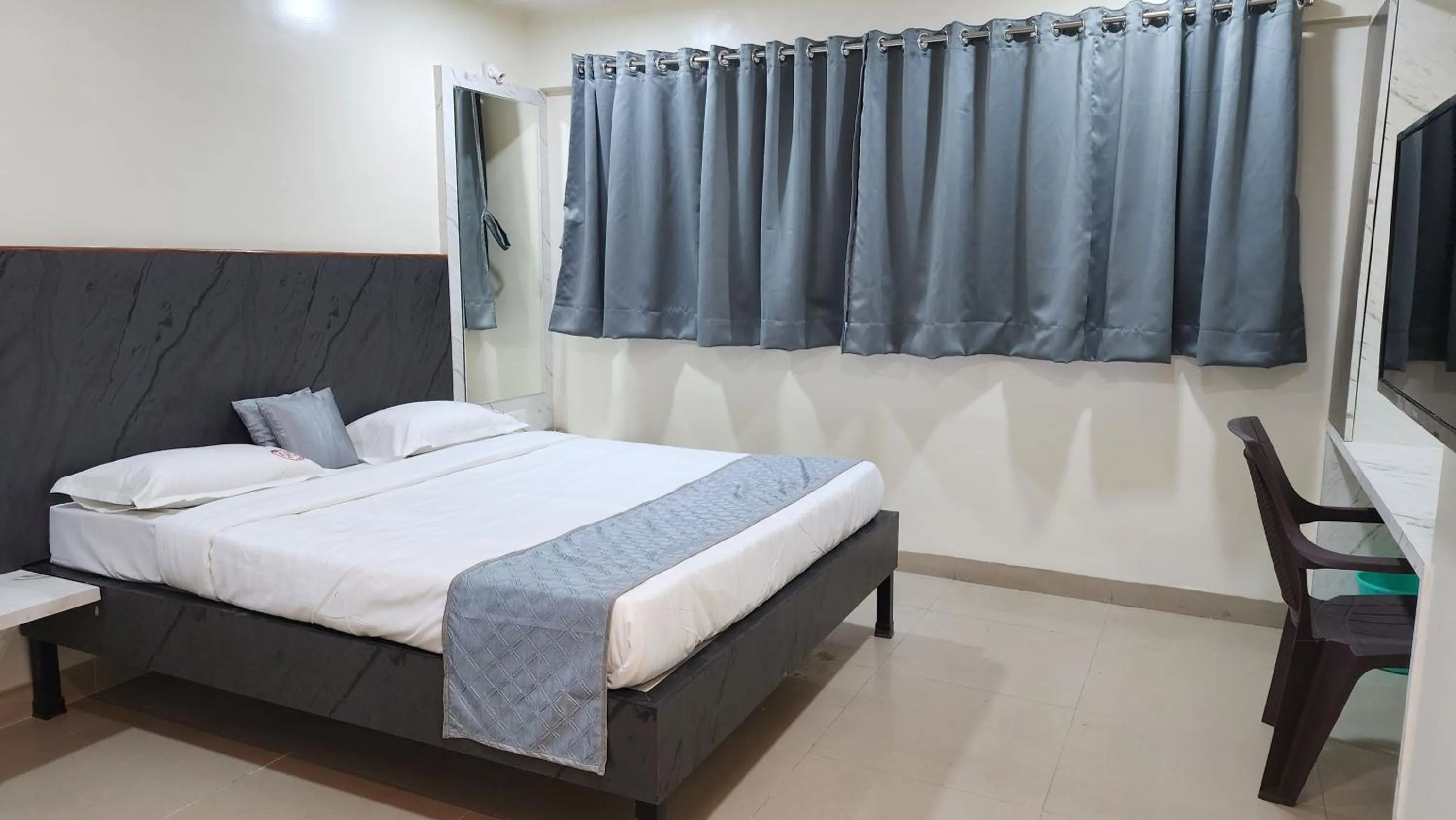 Bed in Hotel Ellora Park