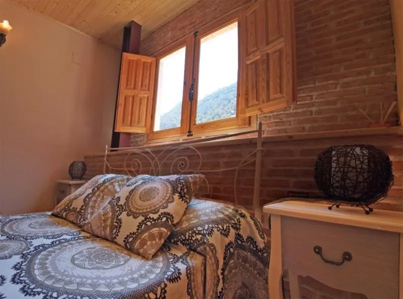 Photo of the whole room, Bed in Observatorio de Buitres Mas de Bunyol