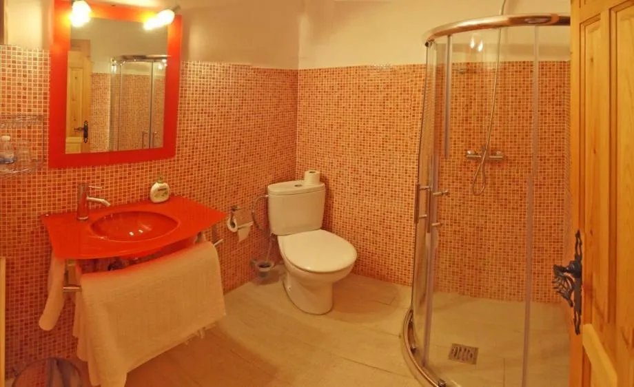 Bathroom in Observatorio de Buitres Mas de Bunyol