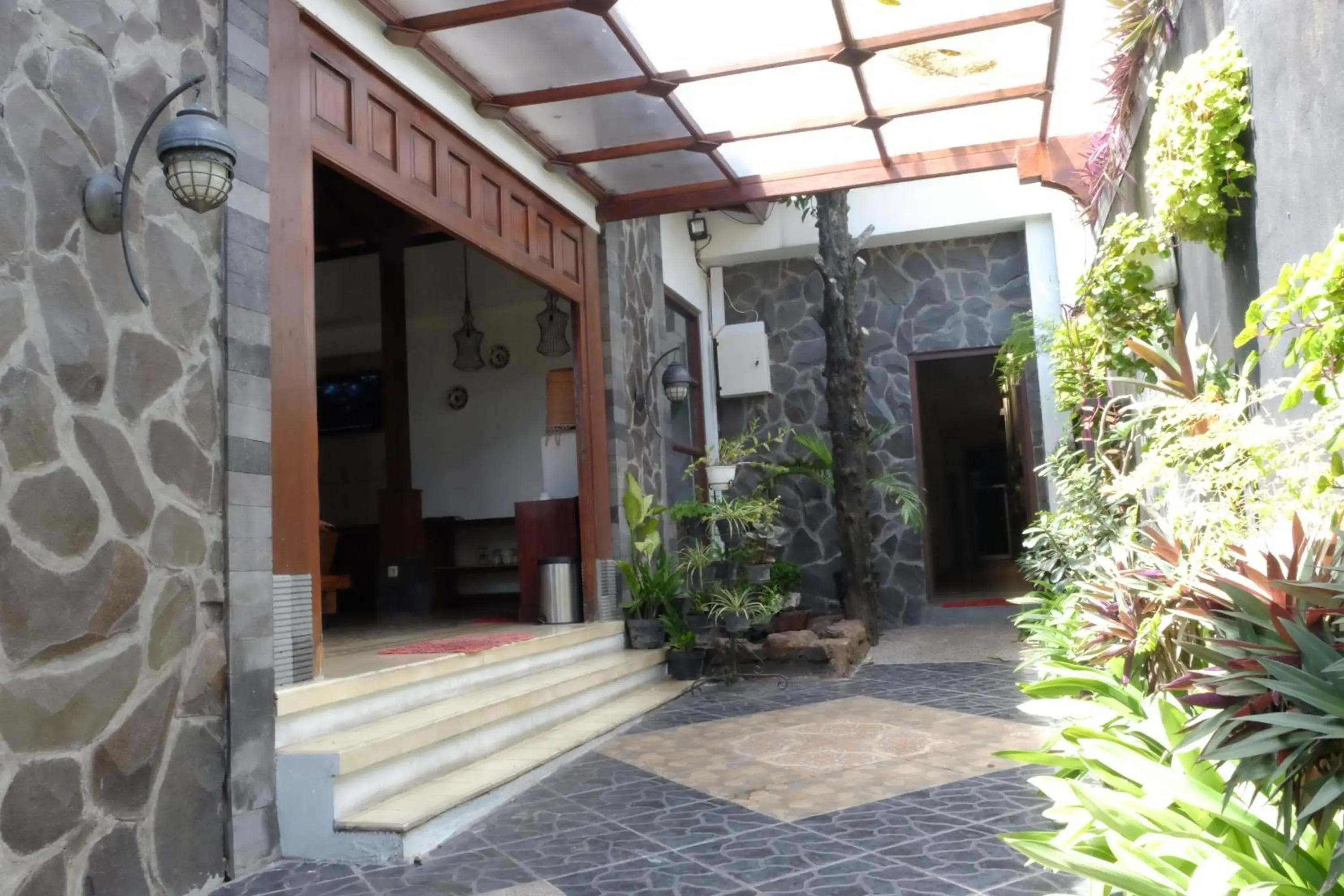 Facade/entrance in Puri Langenarjan Guest House Facade/entrance in Puri Langenarjan Guest House
