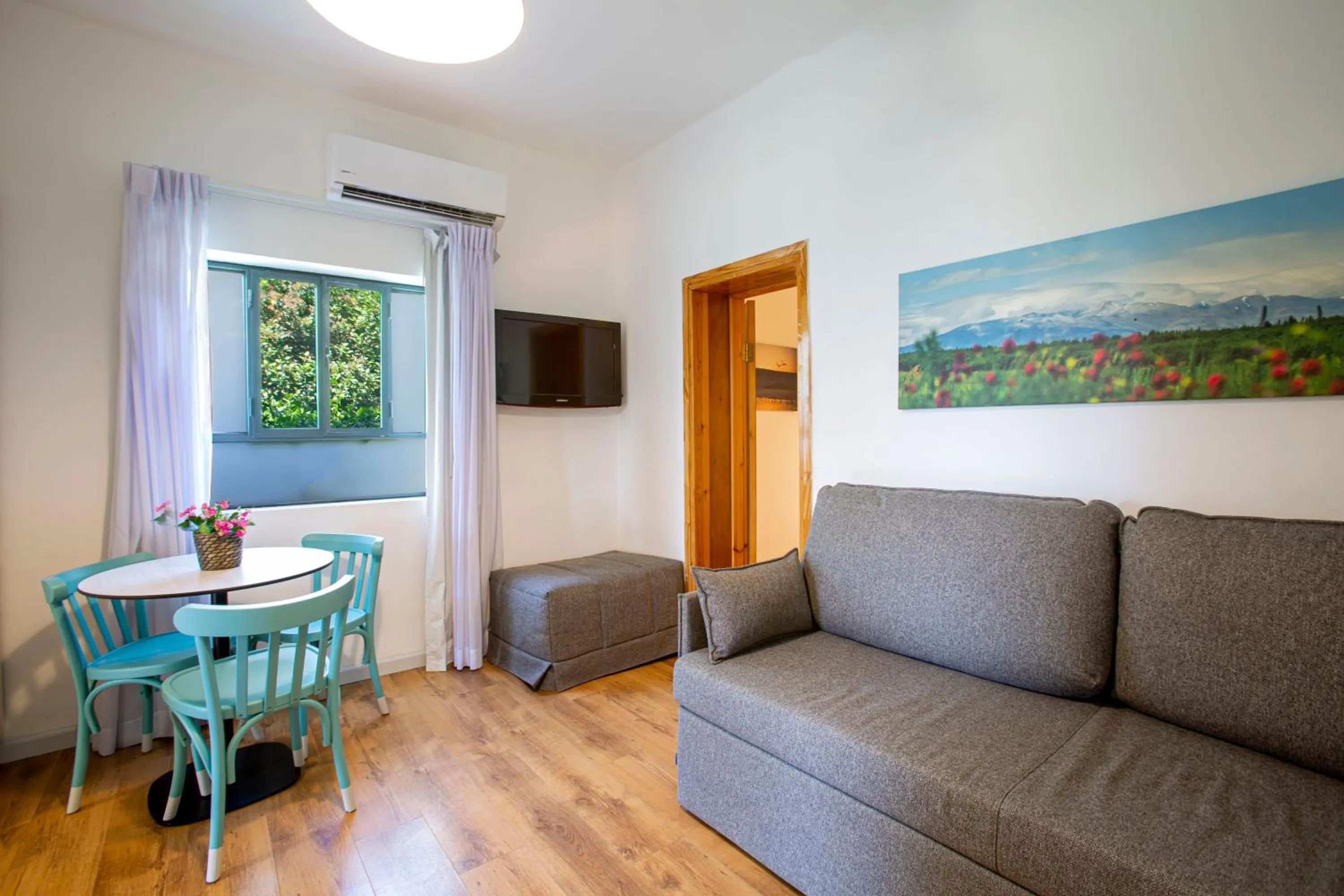 Photo of the whole room in Kibbutz Malkiya Travel Hotel