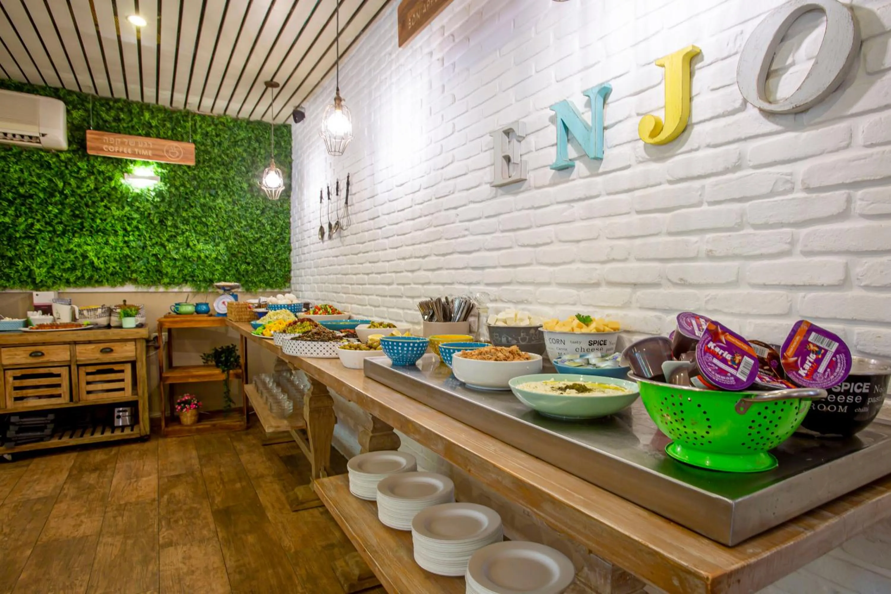 Restaurant/places to eat in Kibbutz Malkiya Travel Hotel