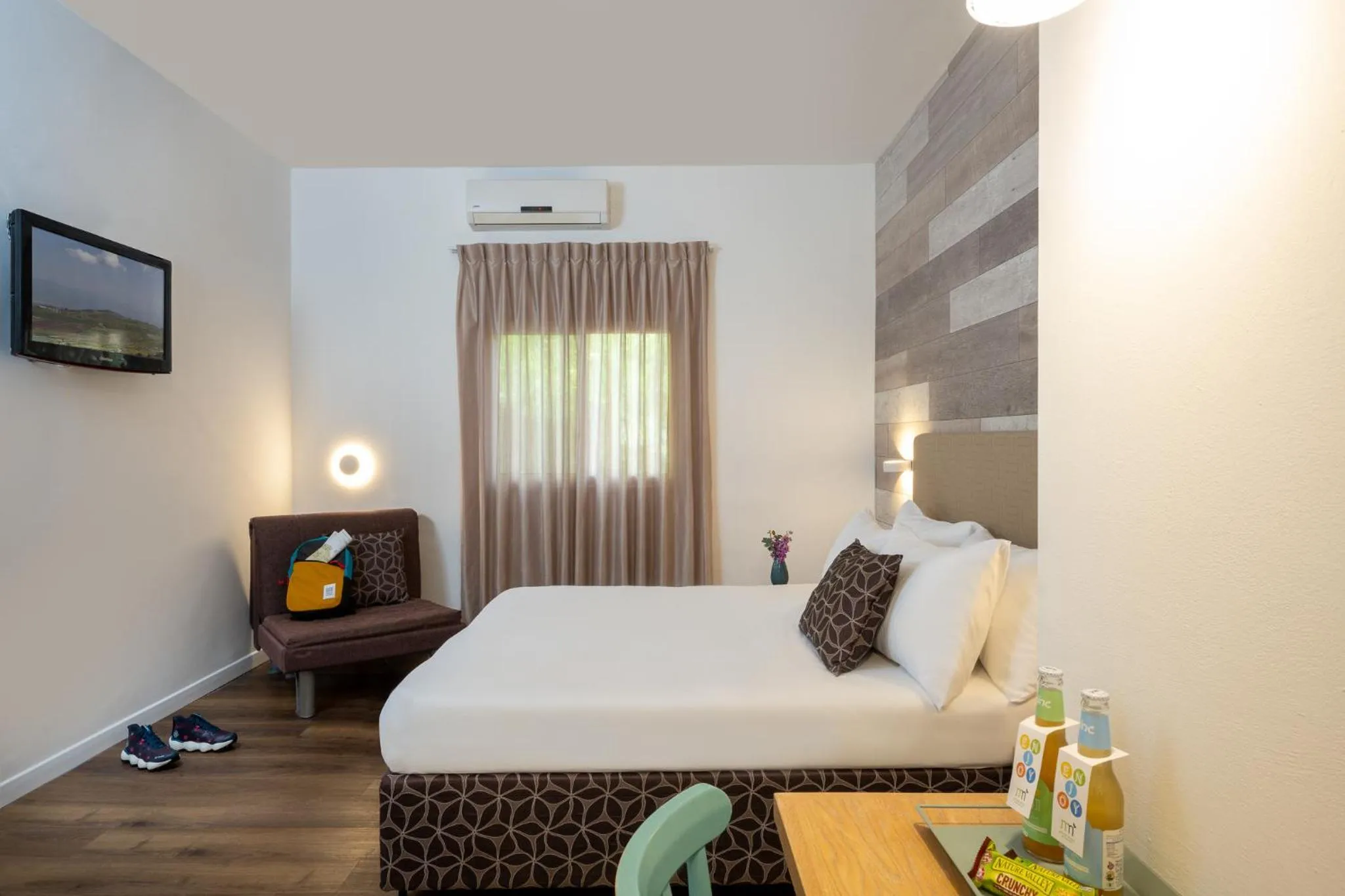 Photo of the whole room, Bed in Kibbutz Malkiya Travel Hotel