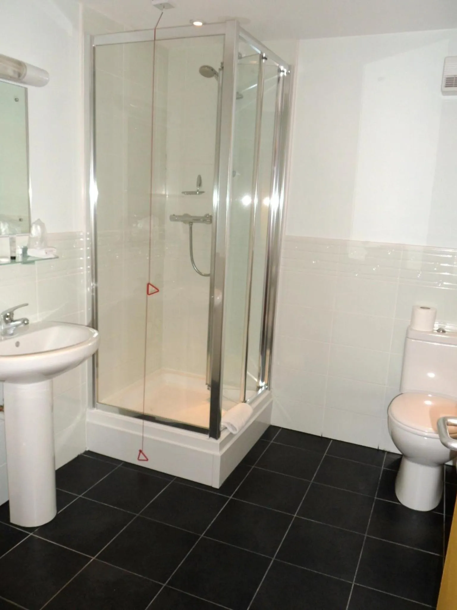 Bathroom in Three Queens Hotel