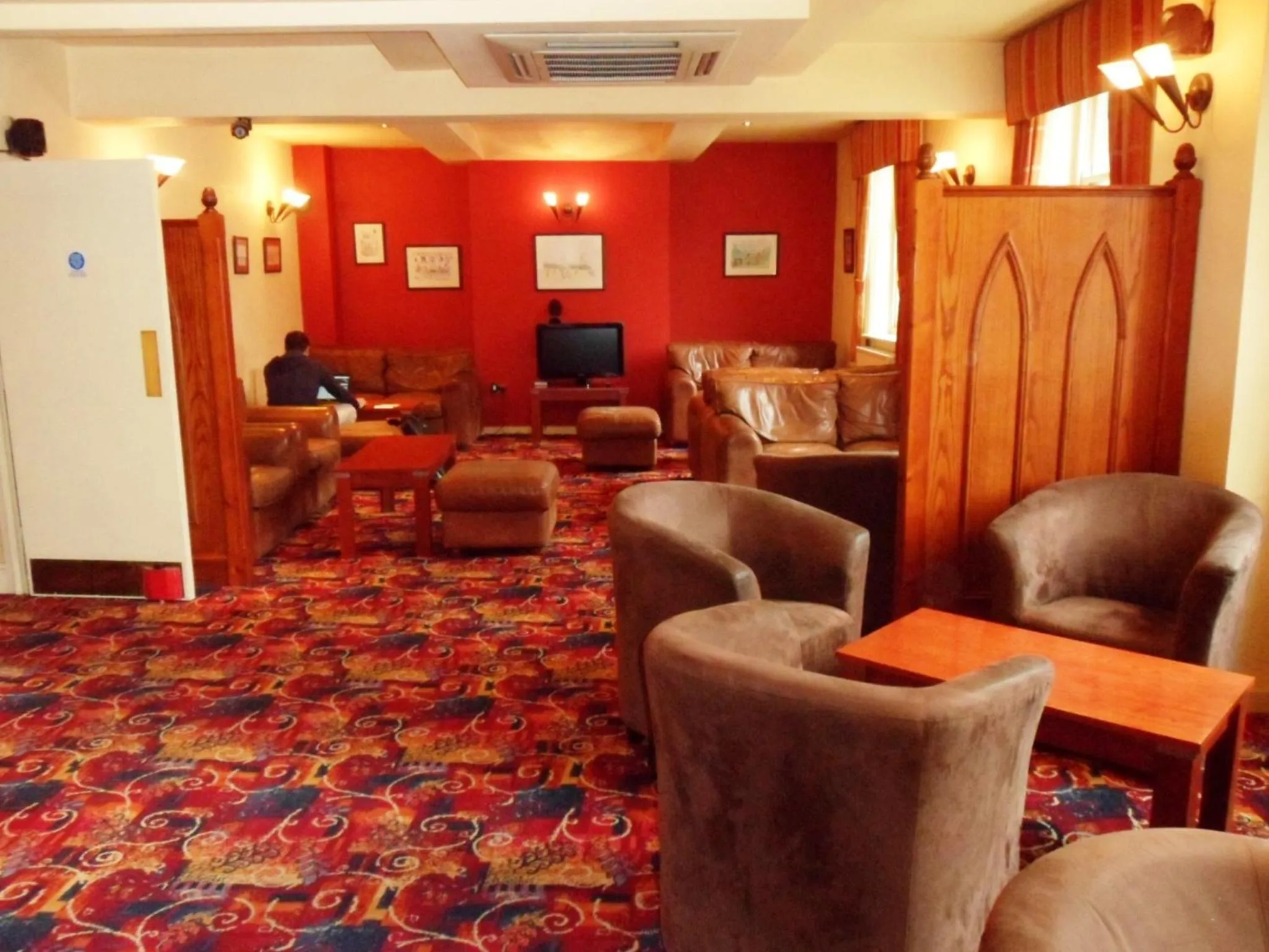 Lounge or bar in Three Queens Hotel