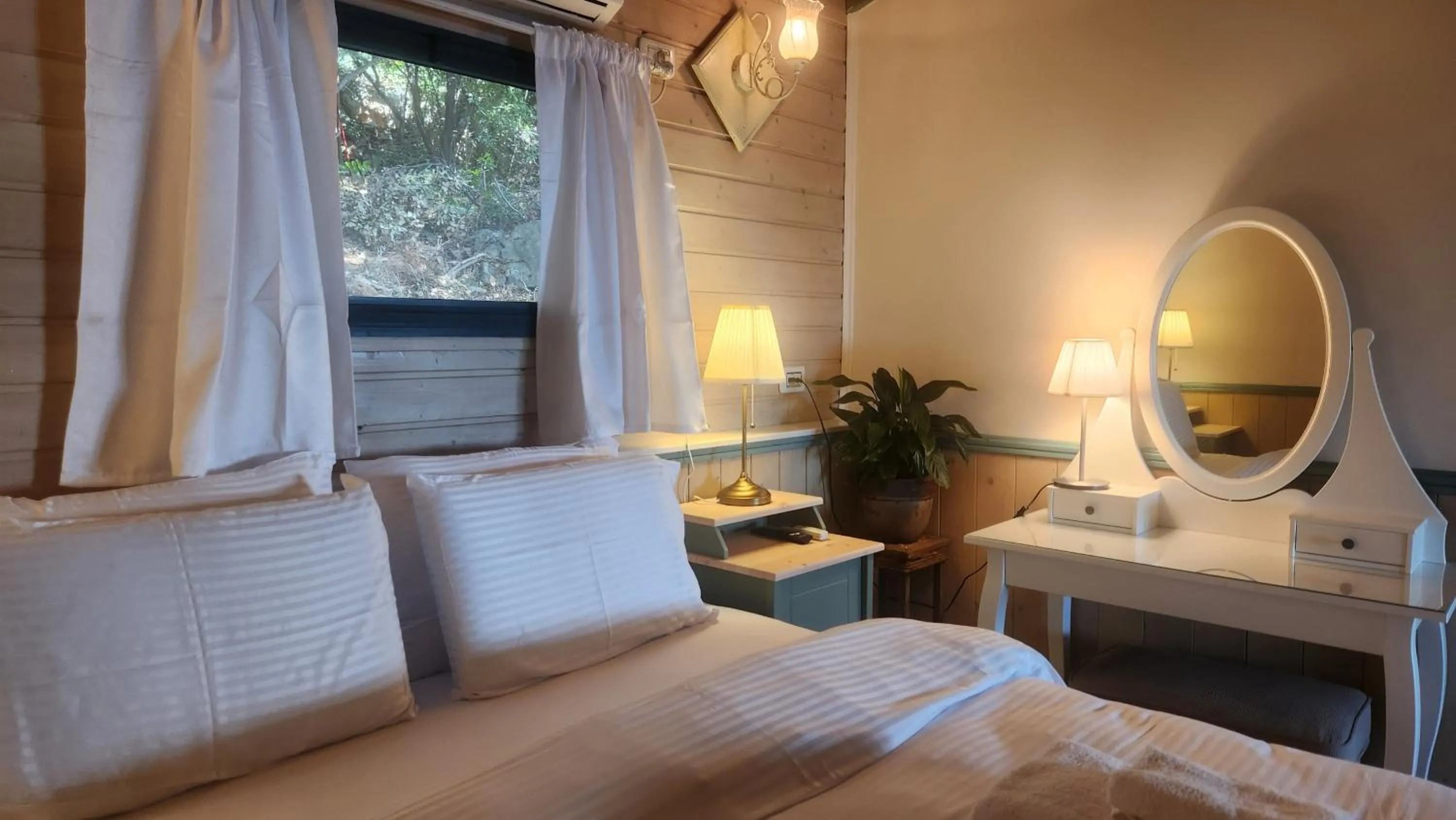 Bedroom, Bed in Dream Time