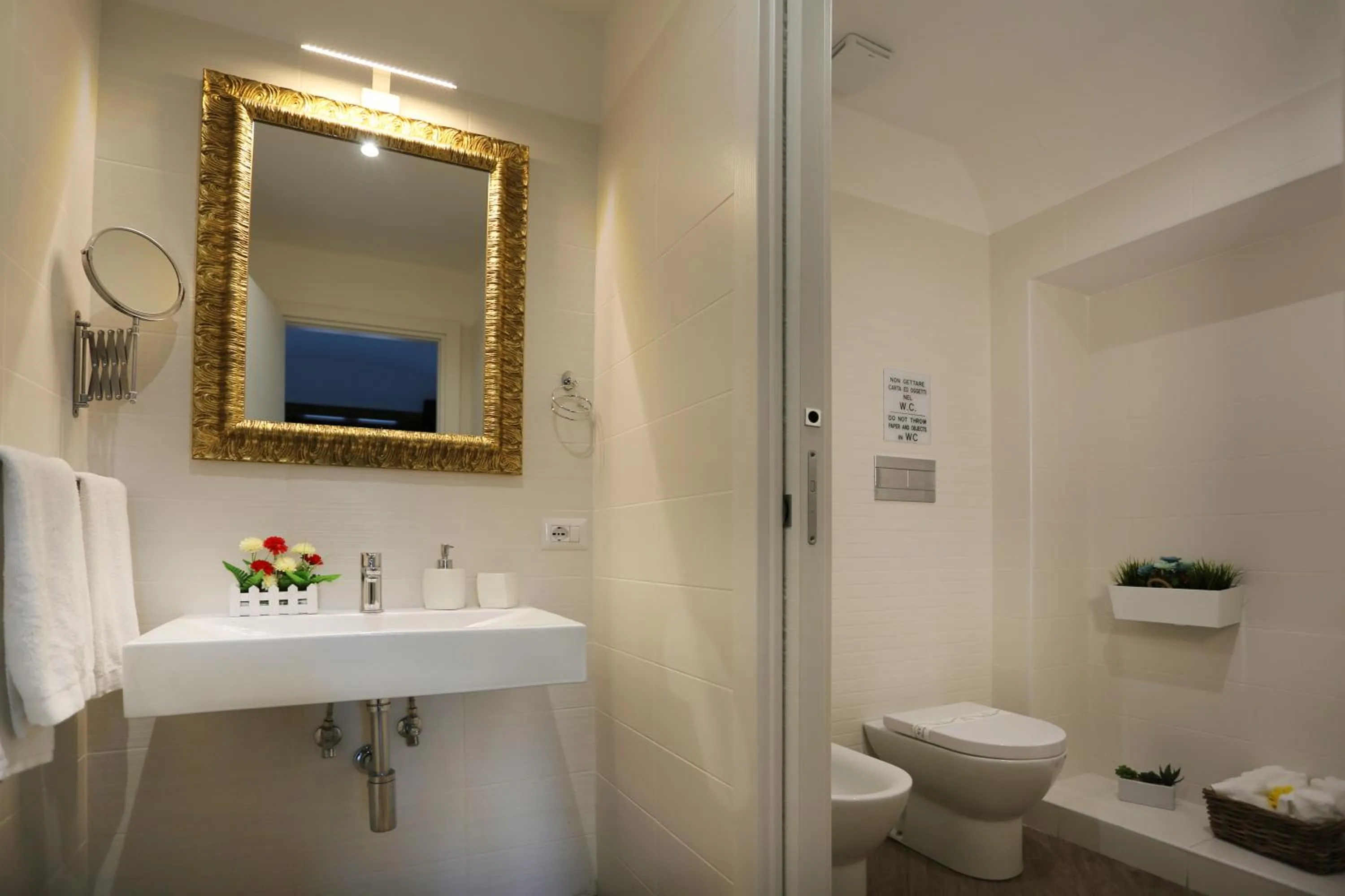 Bathroom in Le Suites Del Duomo House