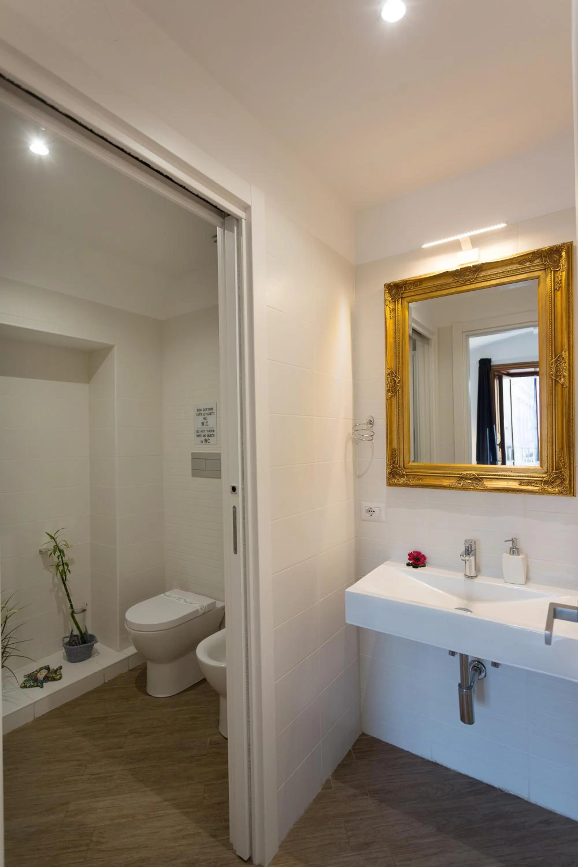 Bathroom in Le Suites Del Duomo House