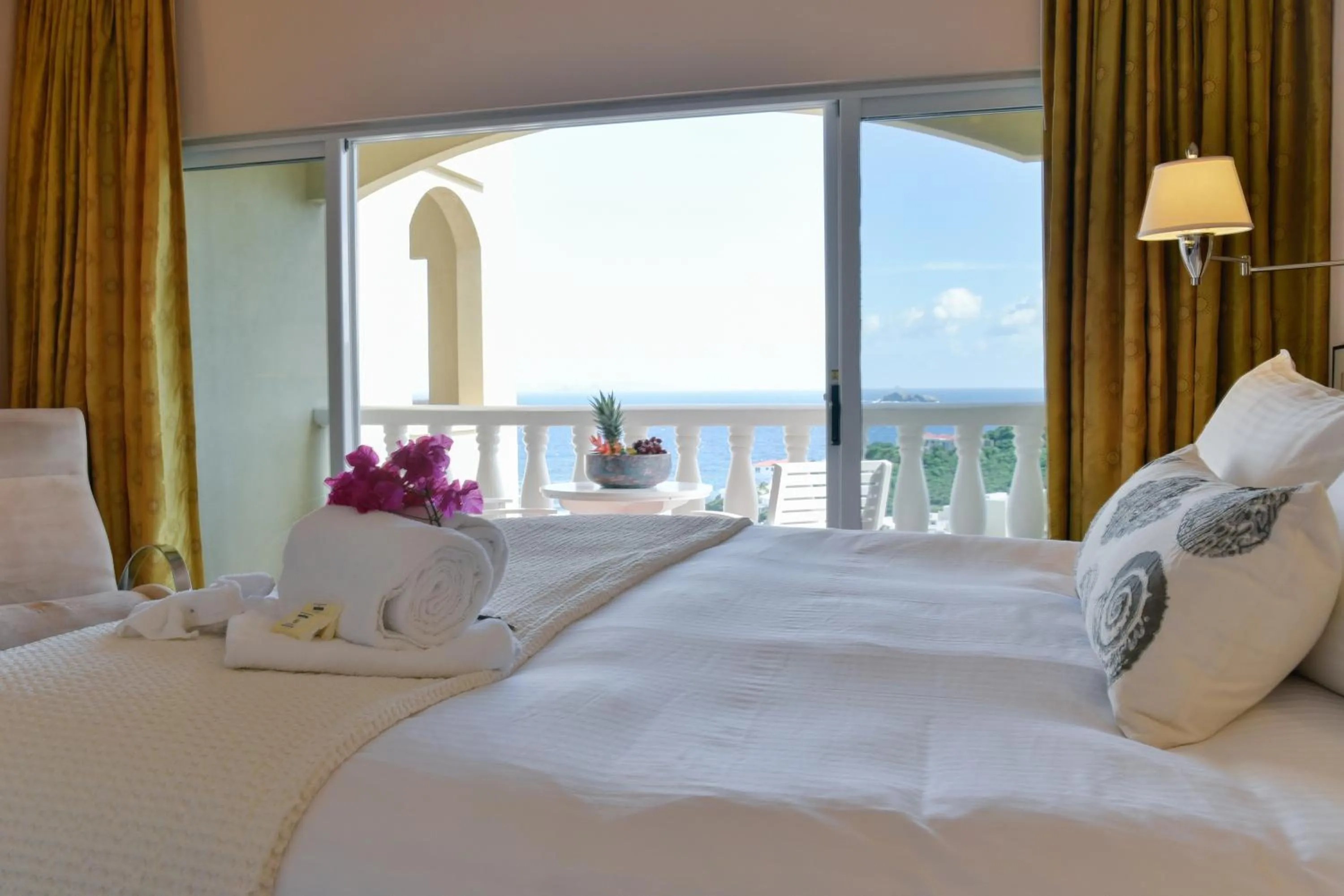 Sea view, Bed in Princess Heights Luxury Condo Hotel
