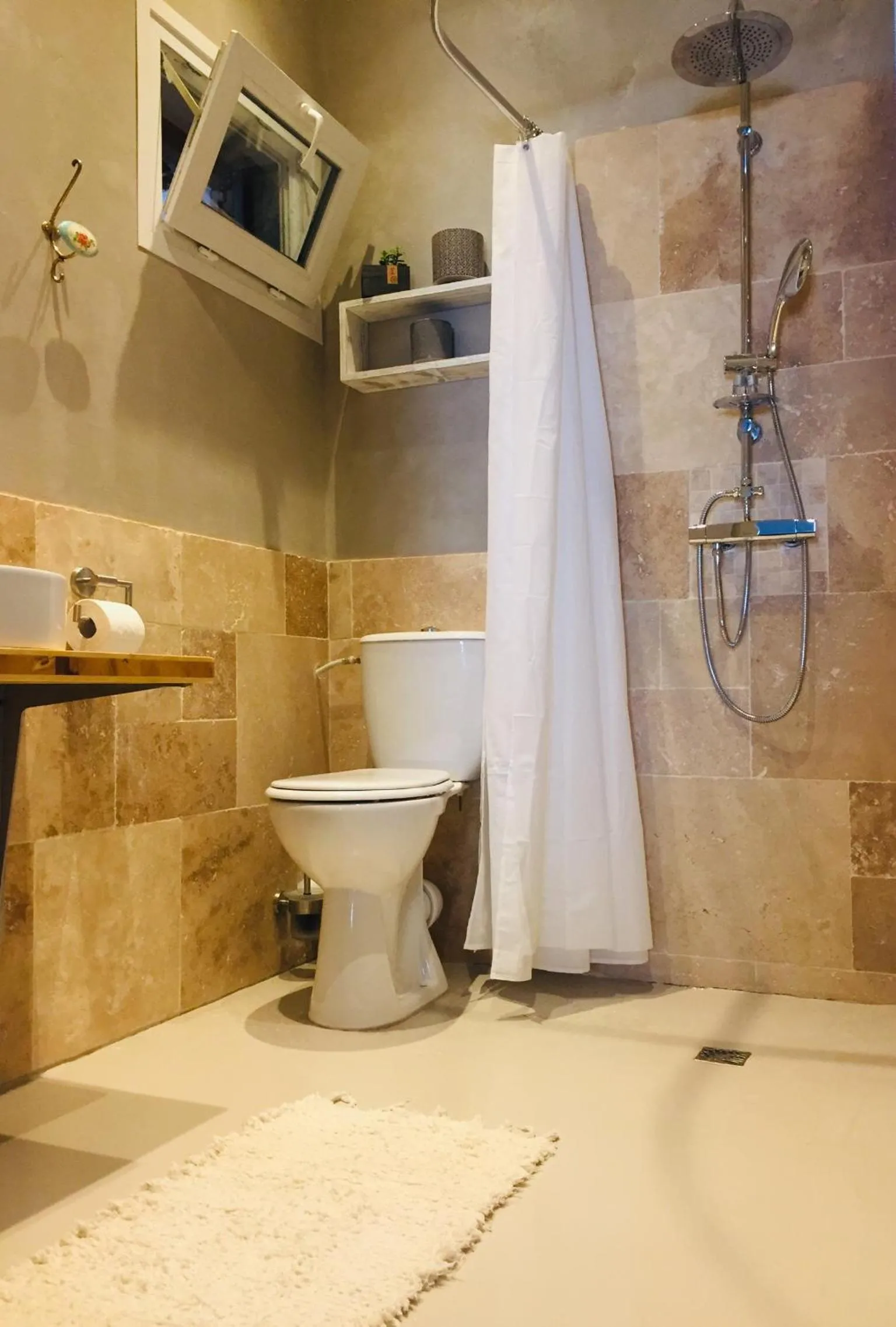 Shower in Casa Cessenon