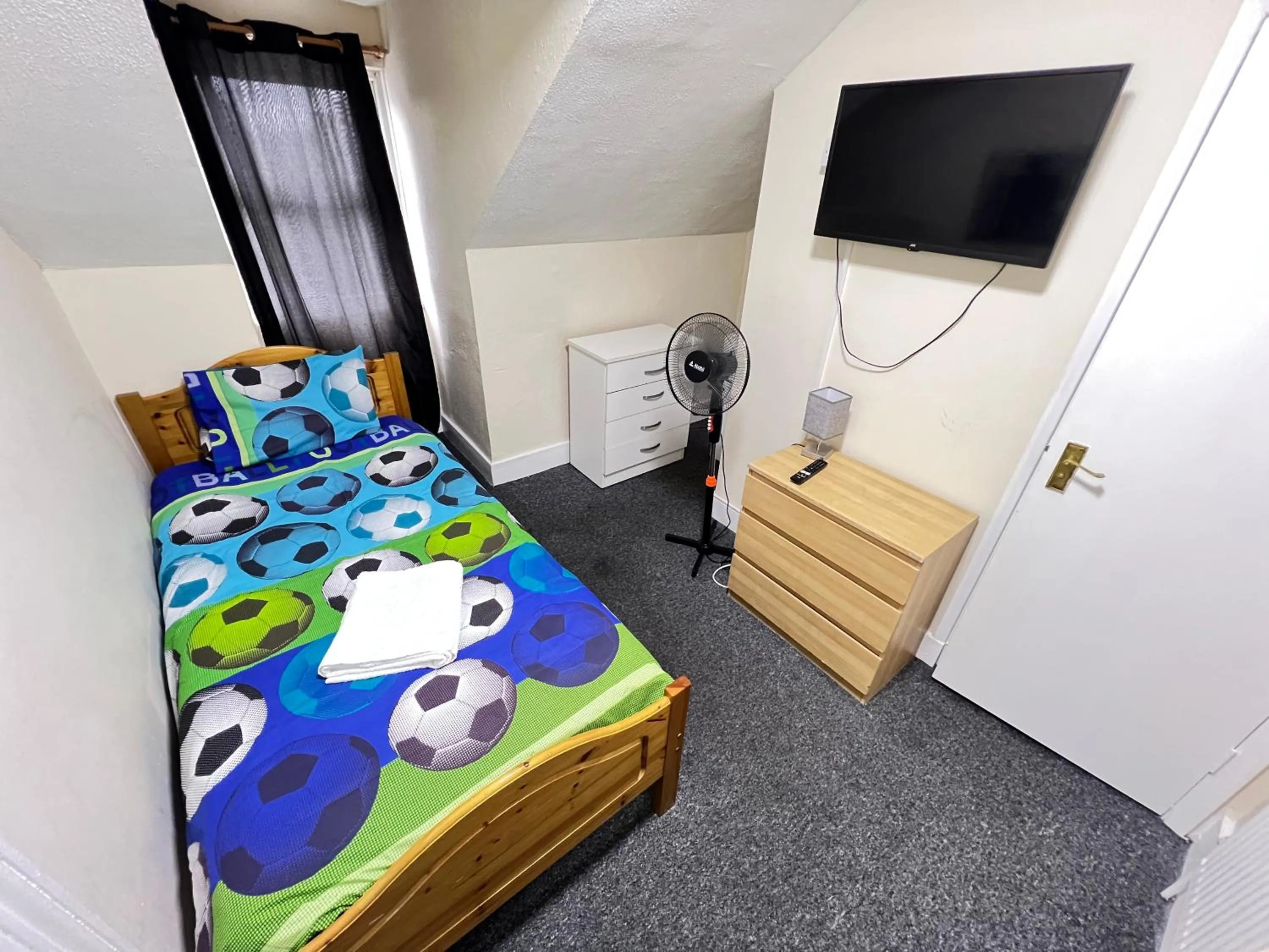 Bed in Stratford Hotel