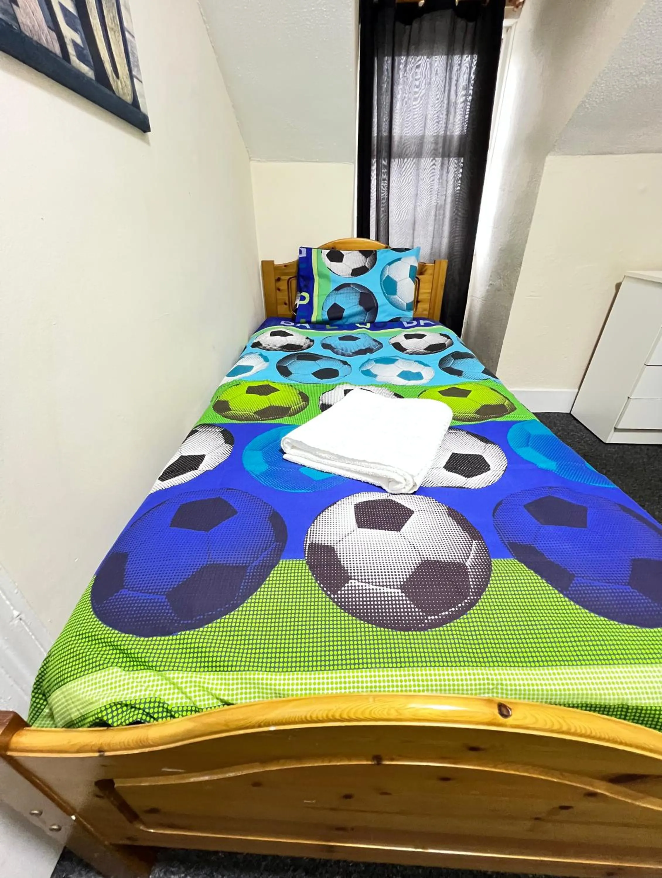 Bed in Stratford Hotel