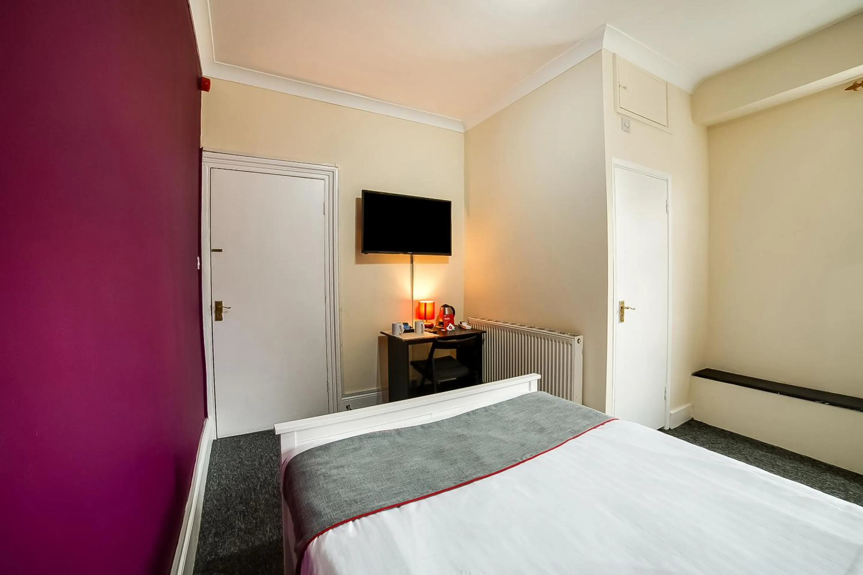 Bed in Stratford Hotel