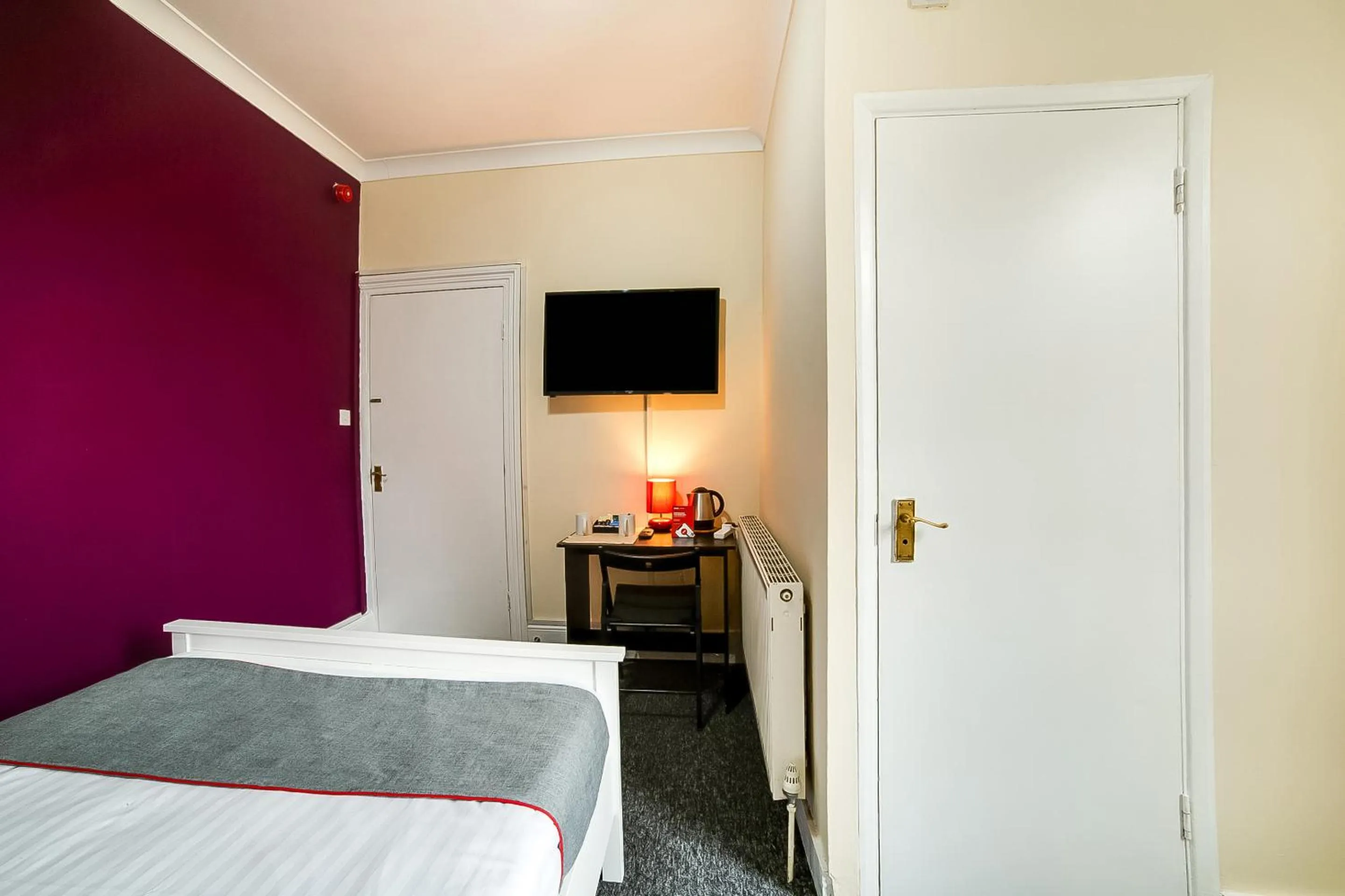 Bed in Stratford Hotel