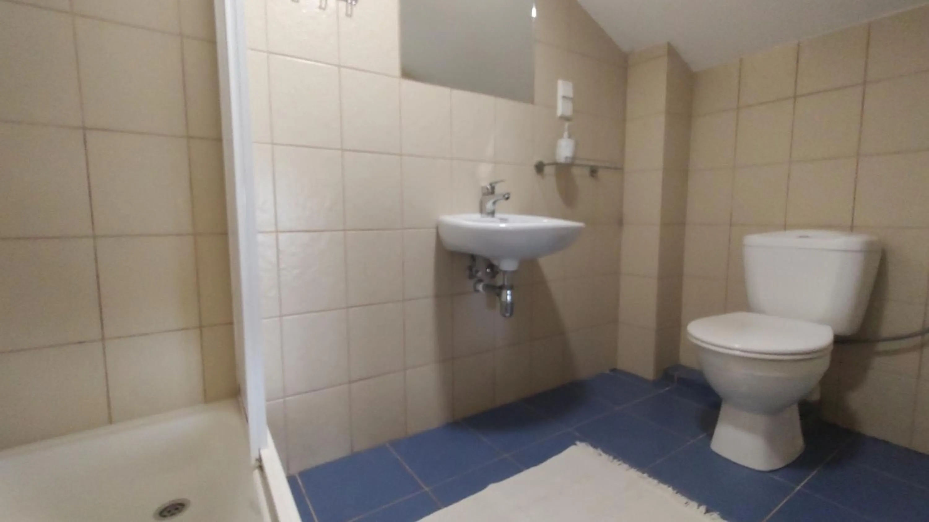 Shower in Słoneczny Dom pokoje i apartament na wynajem