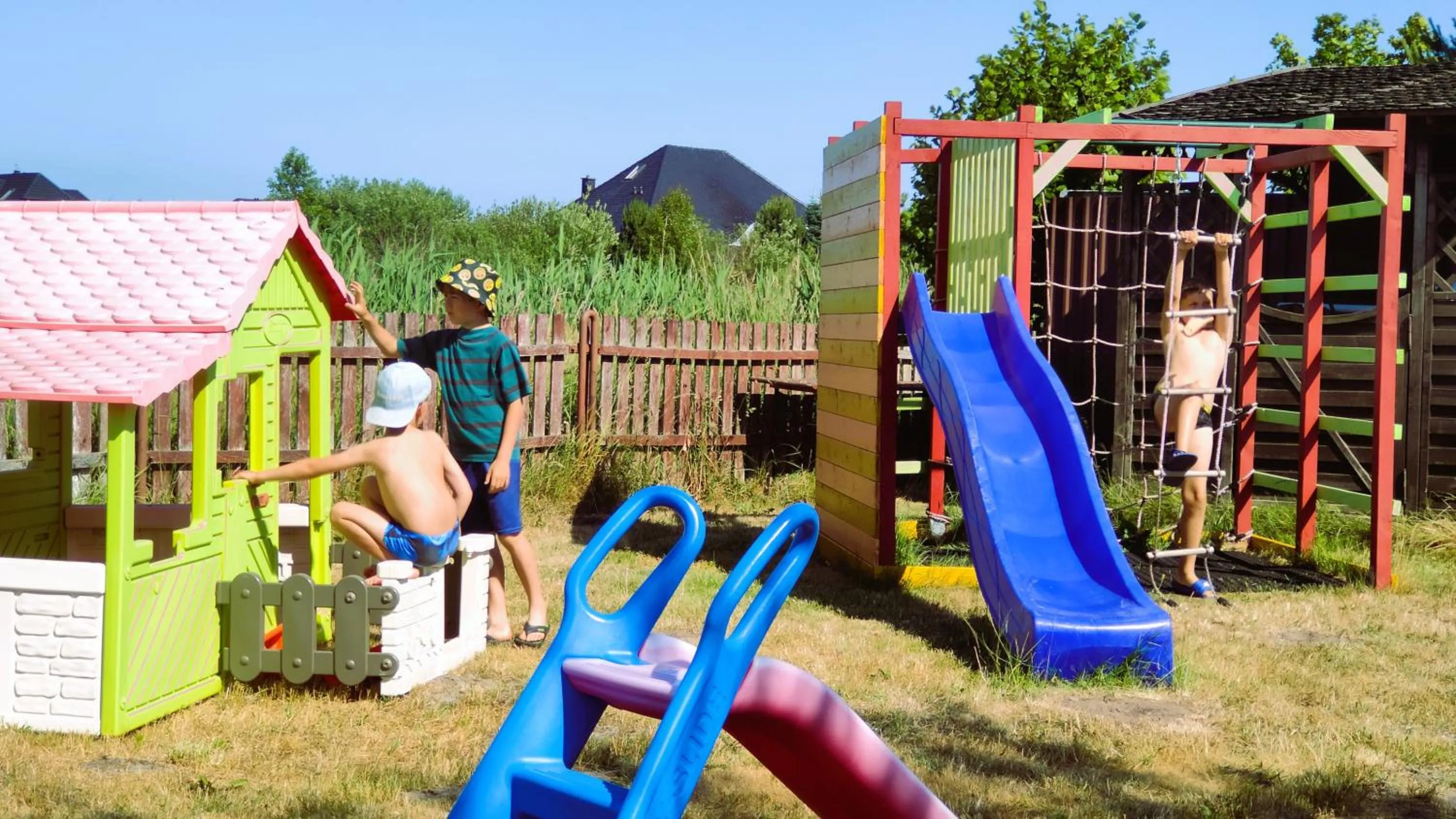Children play ground in Słoneczny Dom pokoje i apartament na wynajem