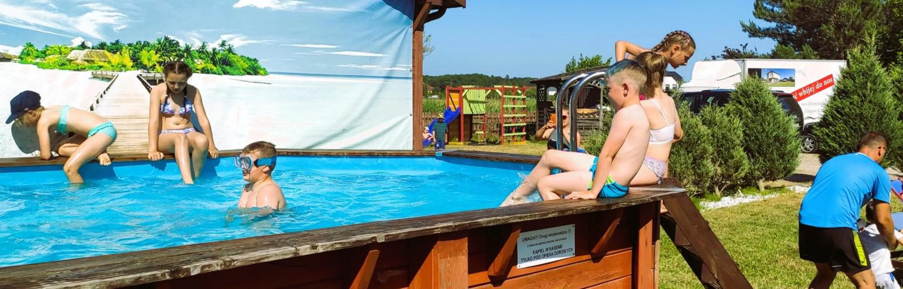 Swimming pool in Słoneczny Dom pokoje i apartament na wynajem