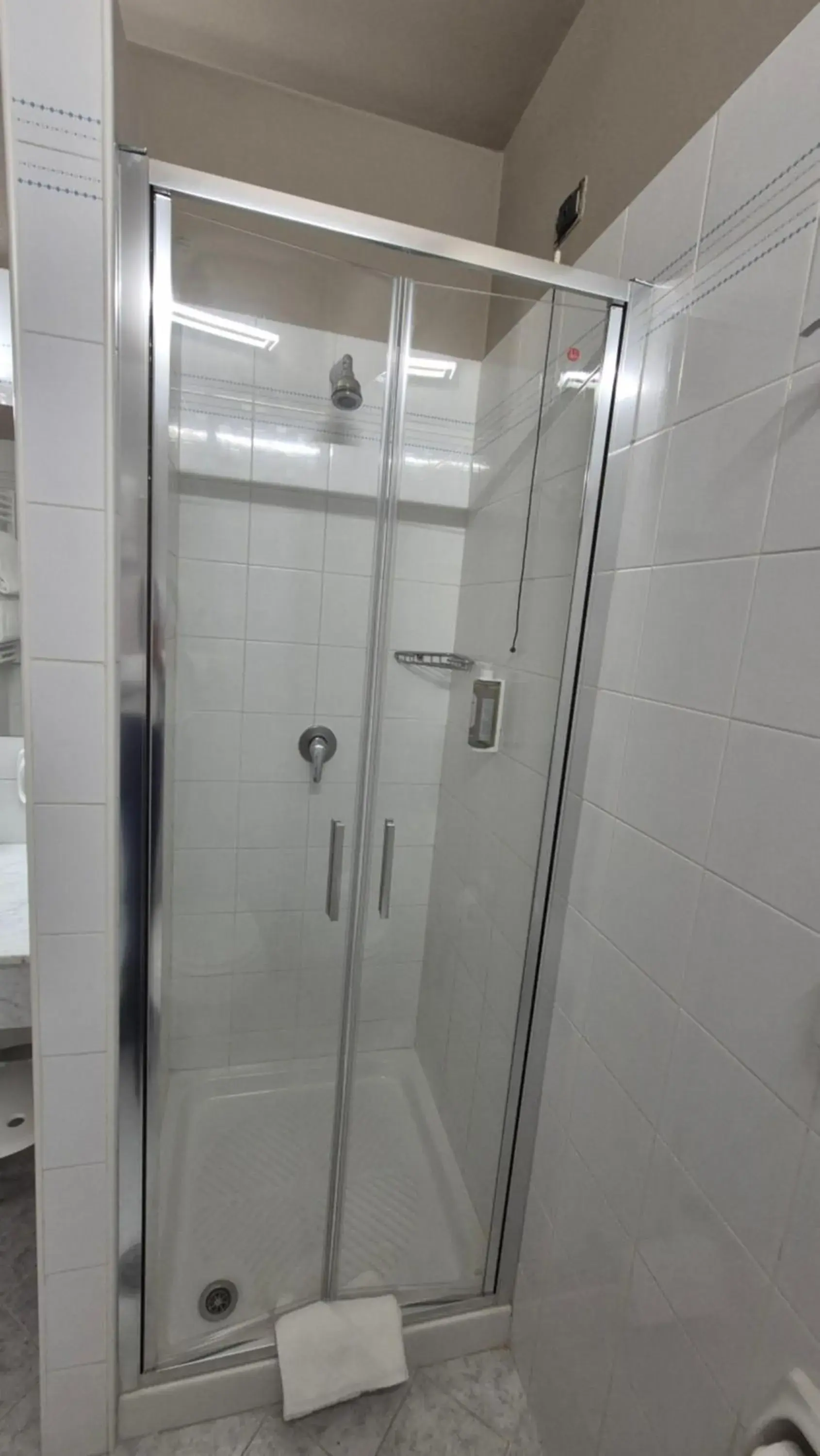 Shower in Hotel Le Cerbaie Shower in Hotel Le Cerbaie