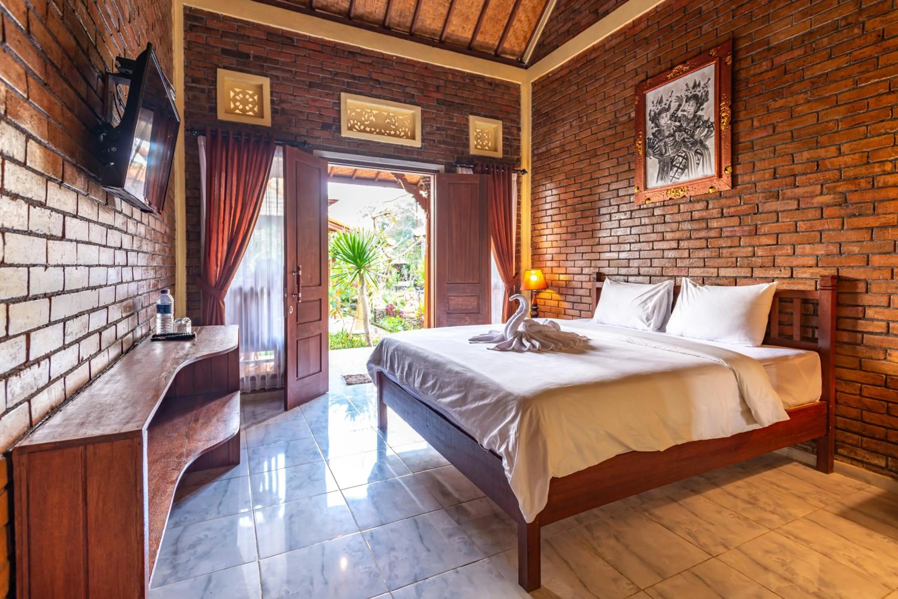 Bed in The Garuda Villa and Restaurant