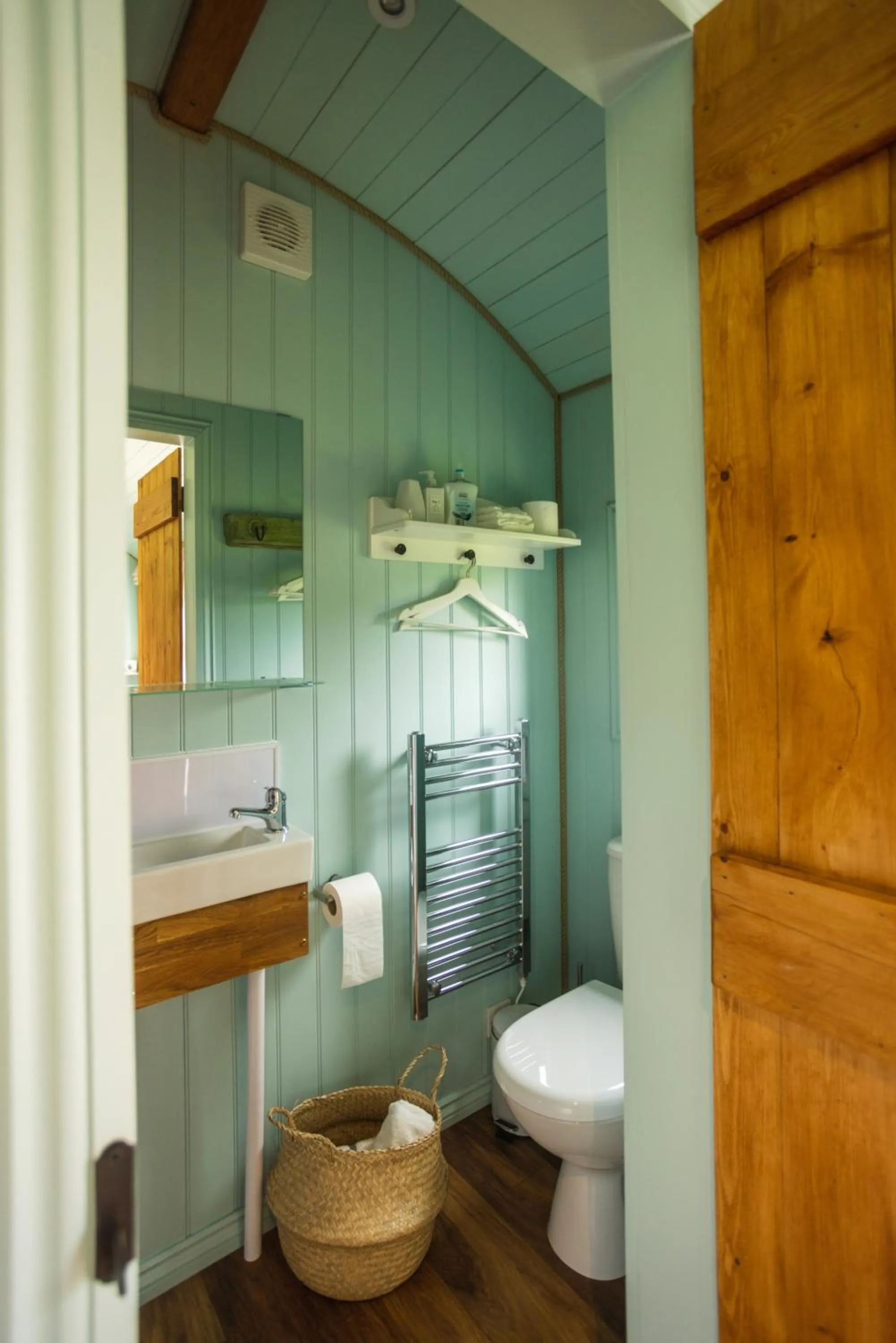 Bathroom in Mulsford Cottage
