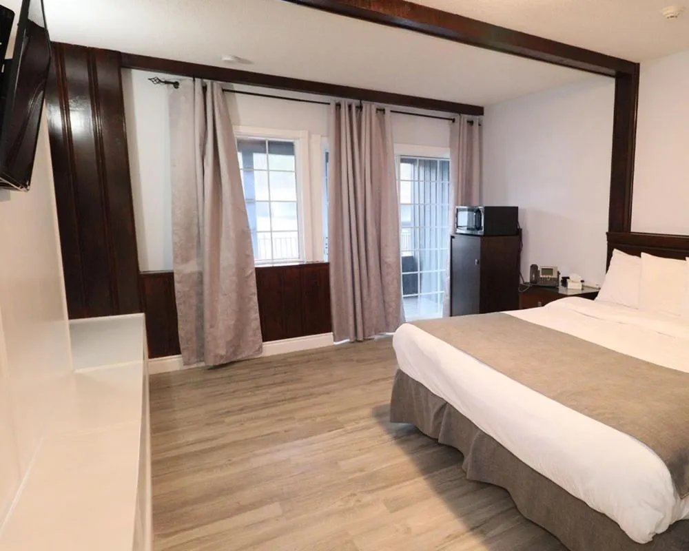 Bed in Algonquin Lakeside Inn