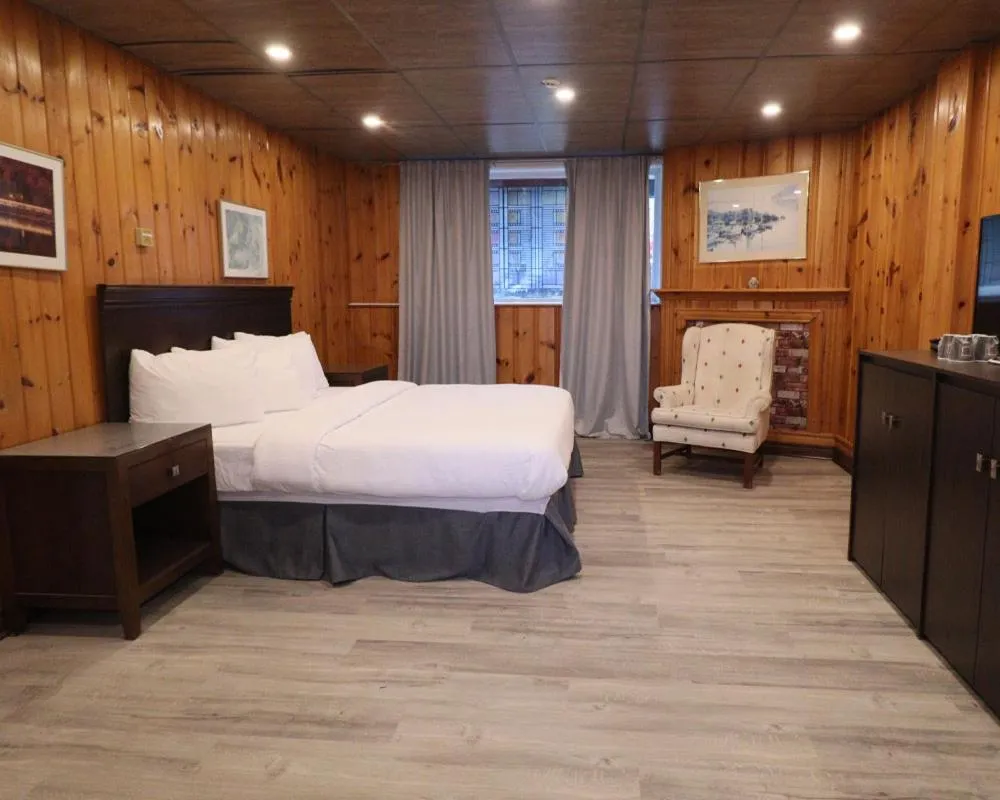 Bed in Algonquin Lakeside Inn